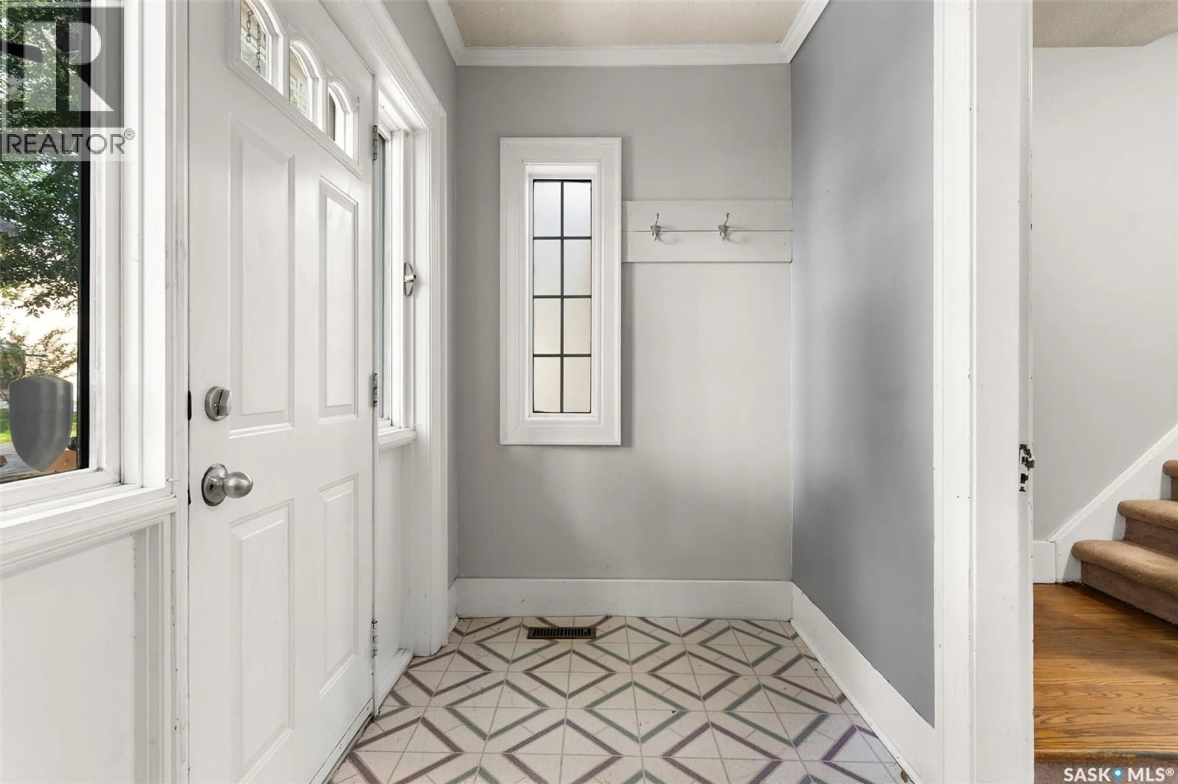 Indoor entryway for 1937 TORONTO STREET, Regina Saskatchewan S4P1M9