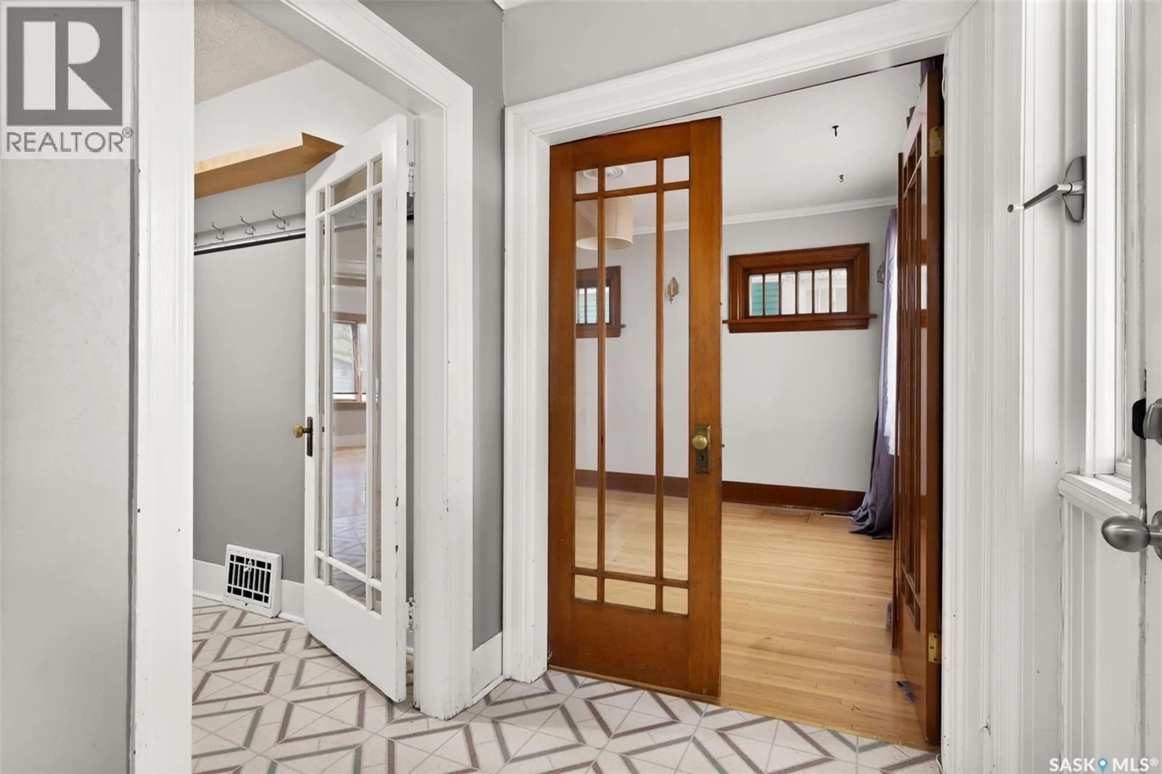 Indoor entryway for 1937 TORONTO STREET, Regina Saskatchewan S4P1M9