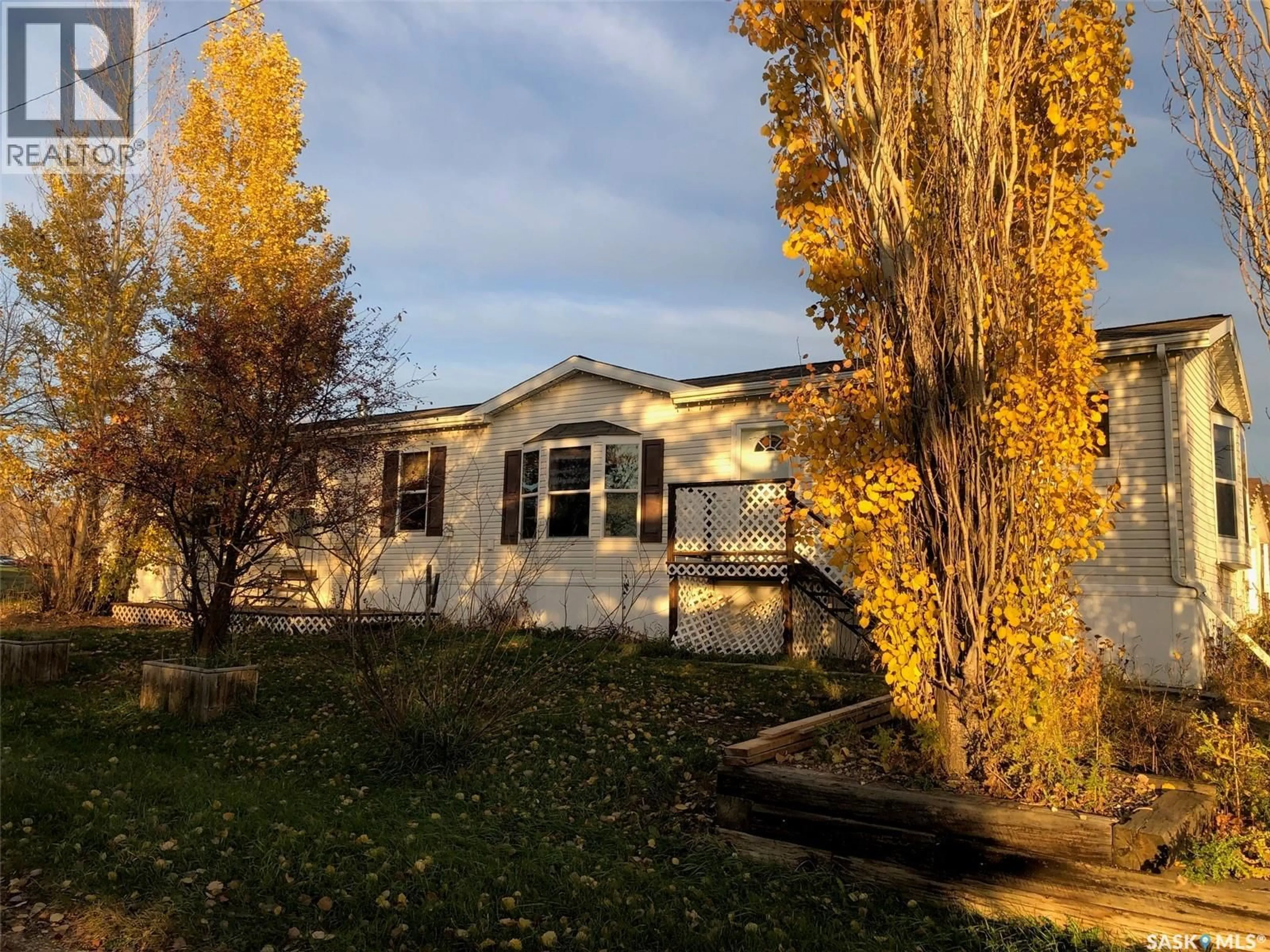 Home with vinyl exterior material, unknown for 518 RAILWAY AVENUE, Preeceville Saskatchewan S0A3B0