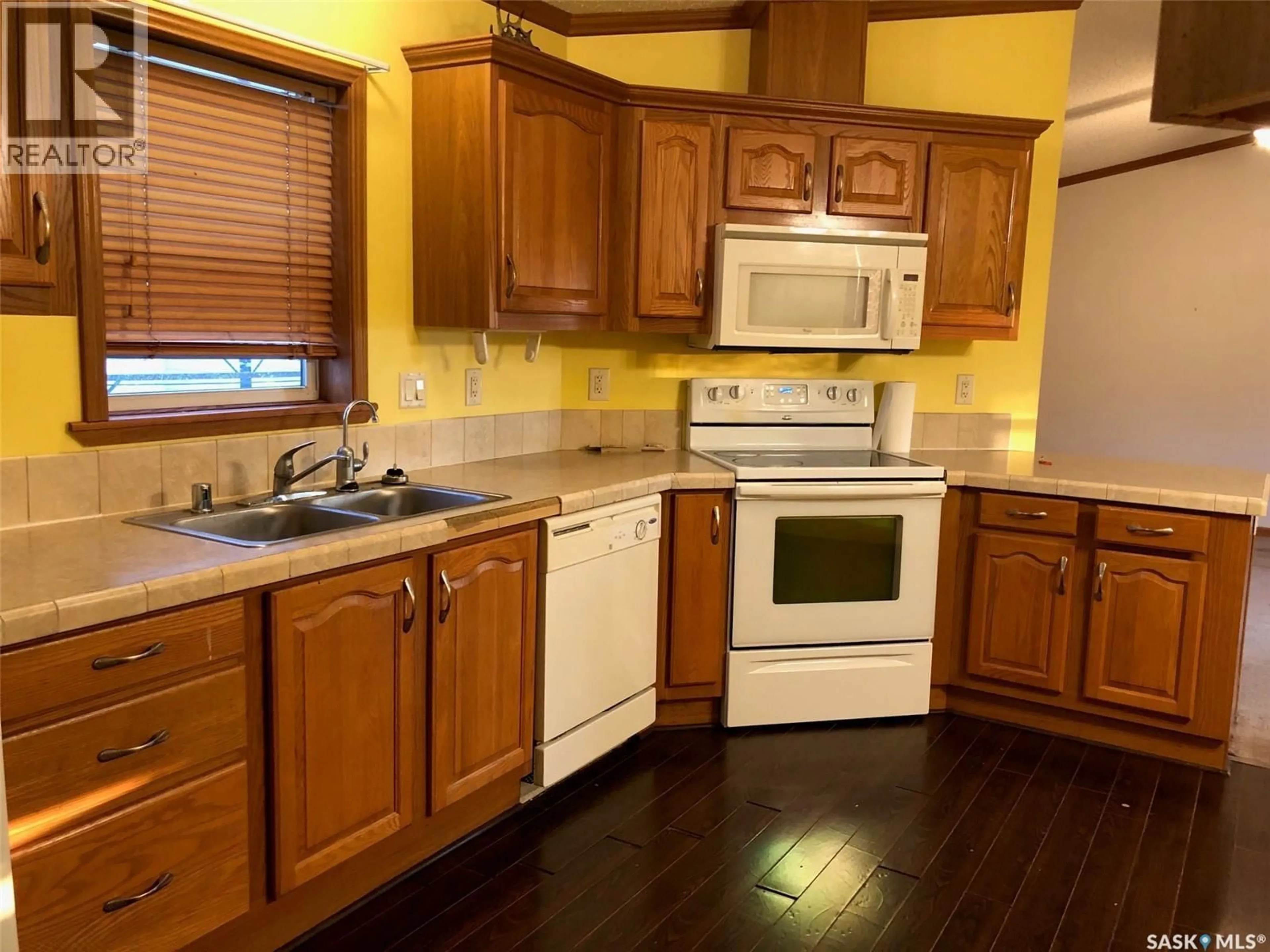 Standard kitchen, wood/laminate floor for 518 RAILWAY AVENUE, Preeceville Saskatchewan S0A3B0