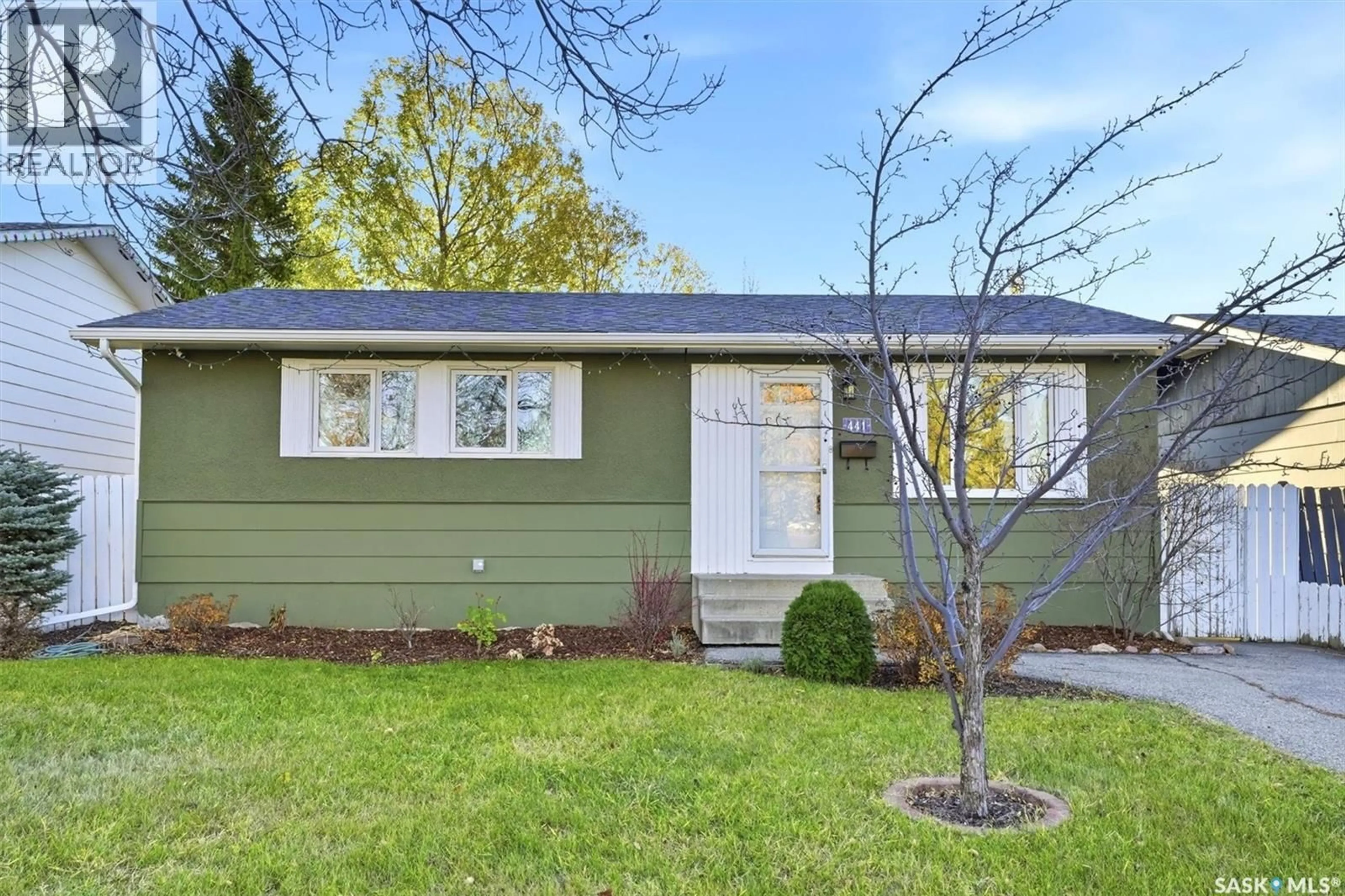Home with vinyl exterior material, street for 441 BROCK CRESCENT, Saskatoon Saskatchewan S7H4N3