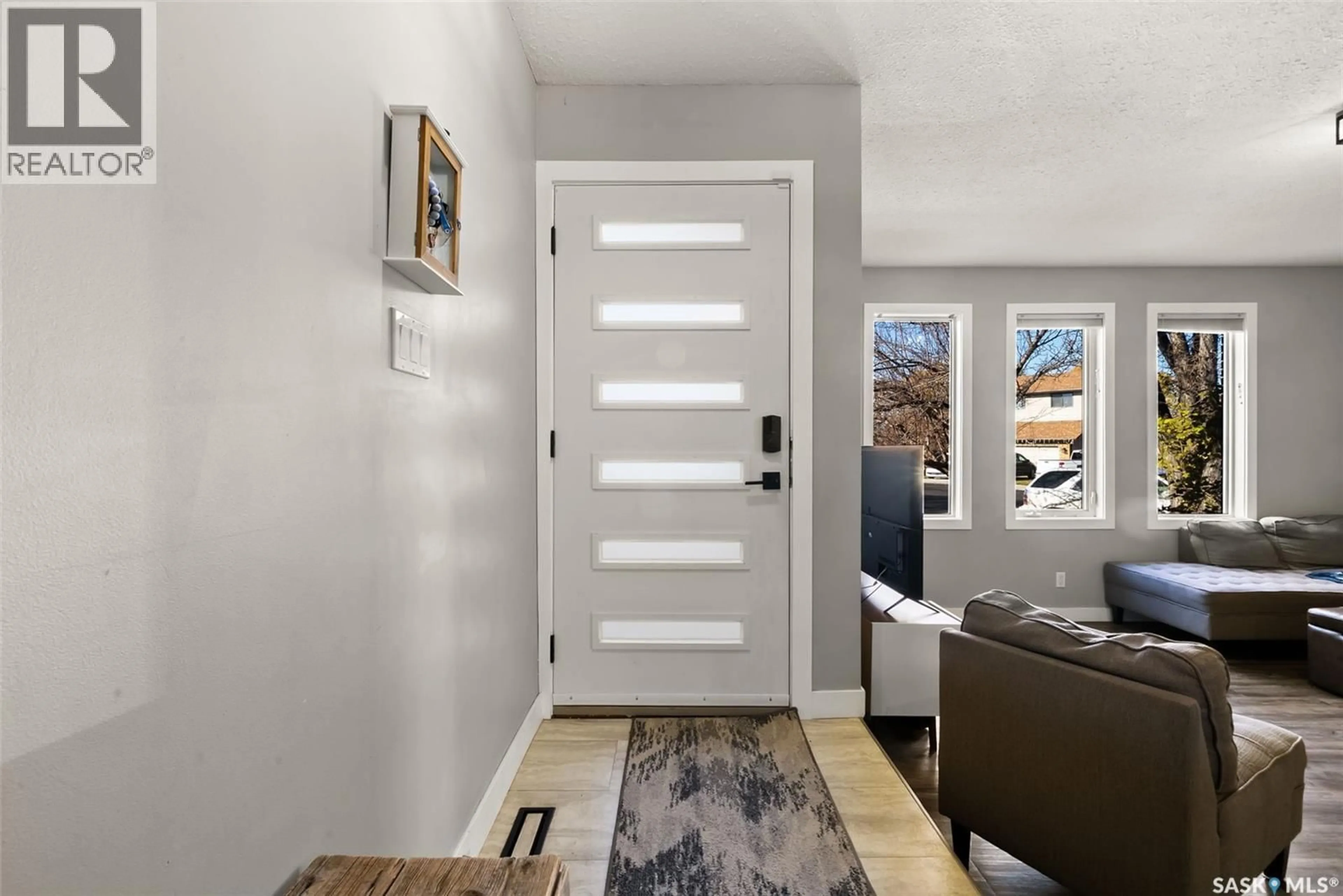 Indoor entryway for 2218 BALDWIN BAY, Regina Saskatchewan S4V1H2