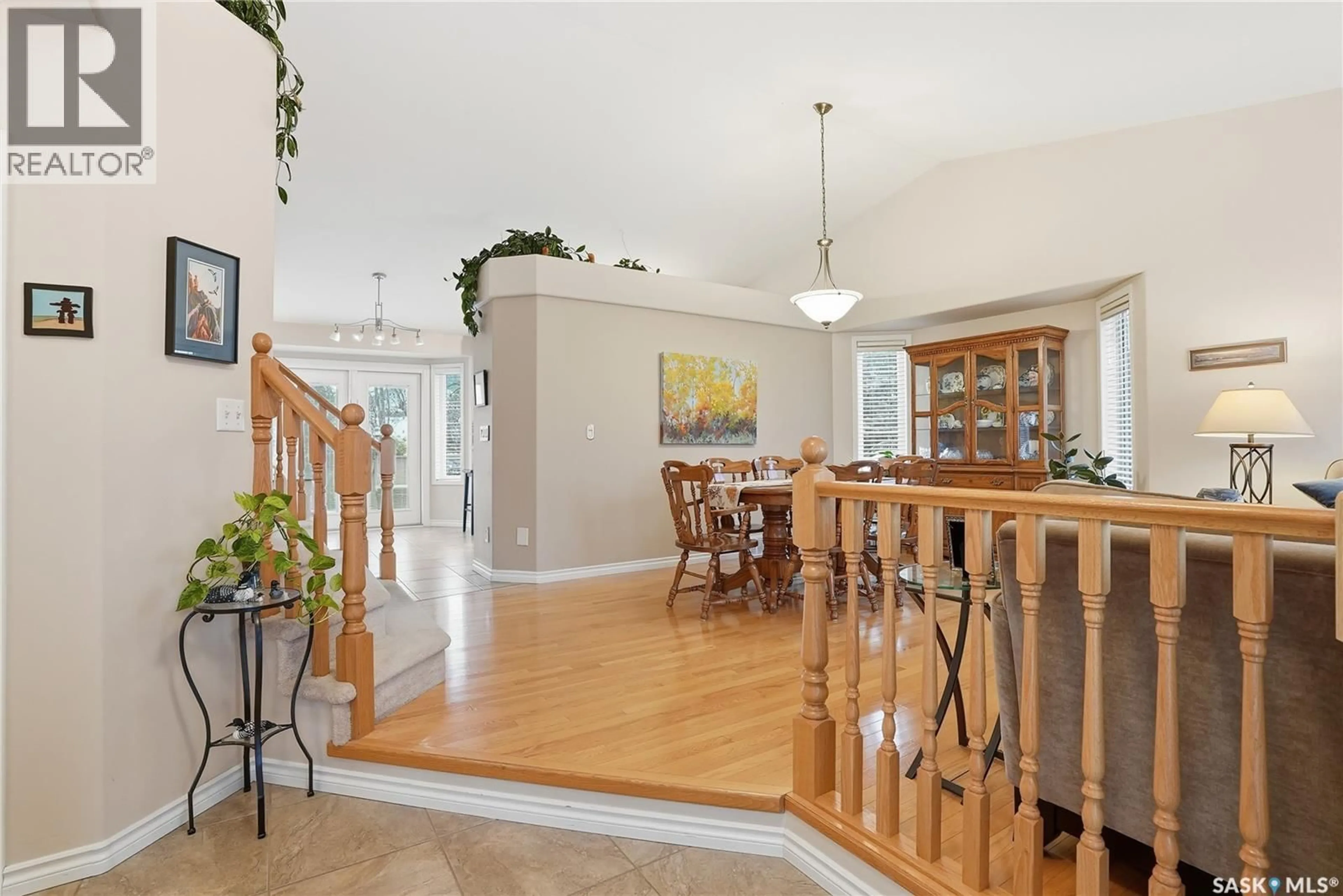 Indoor foyer for 243 BRIARVALE BAY, Saskatoon Saskatchewan S7V1B8