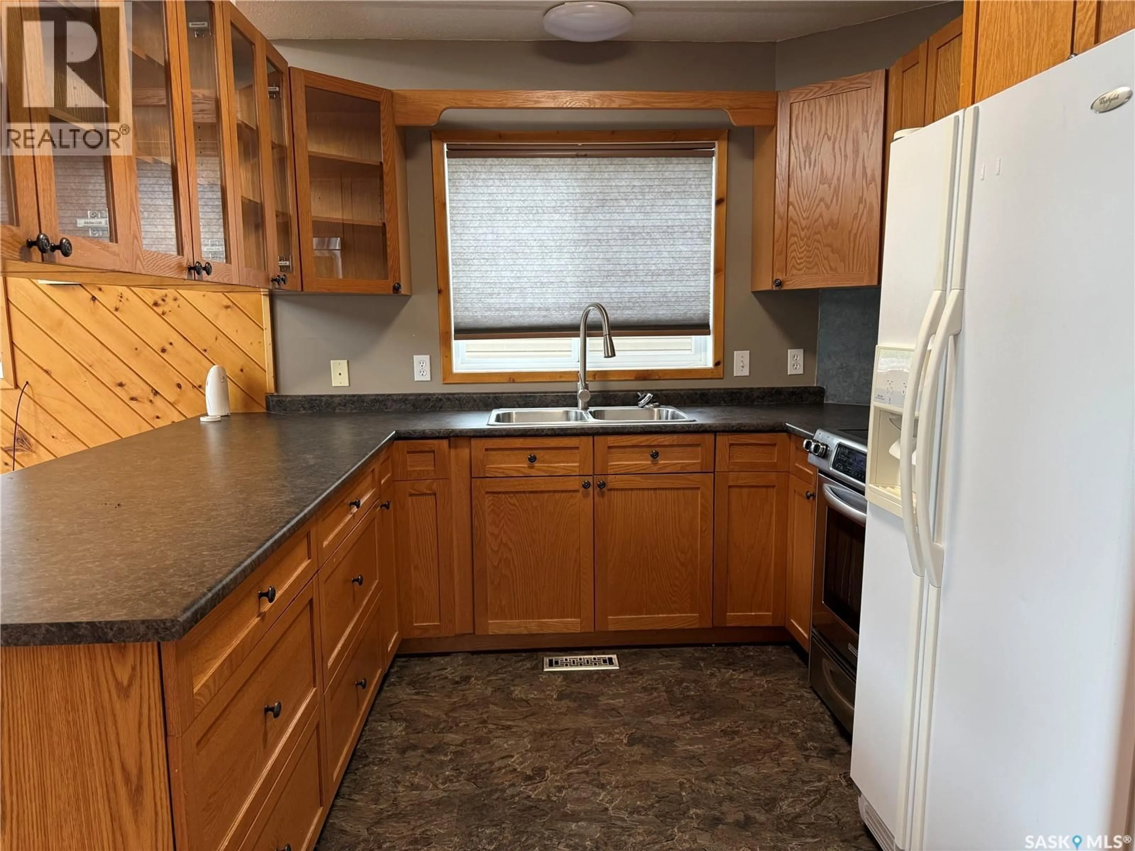 Standard kitchen, unknown for 231 KIEZIE CHANNEL DRIVE, Buffalo Narrows Saskatchewan S0M0J0