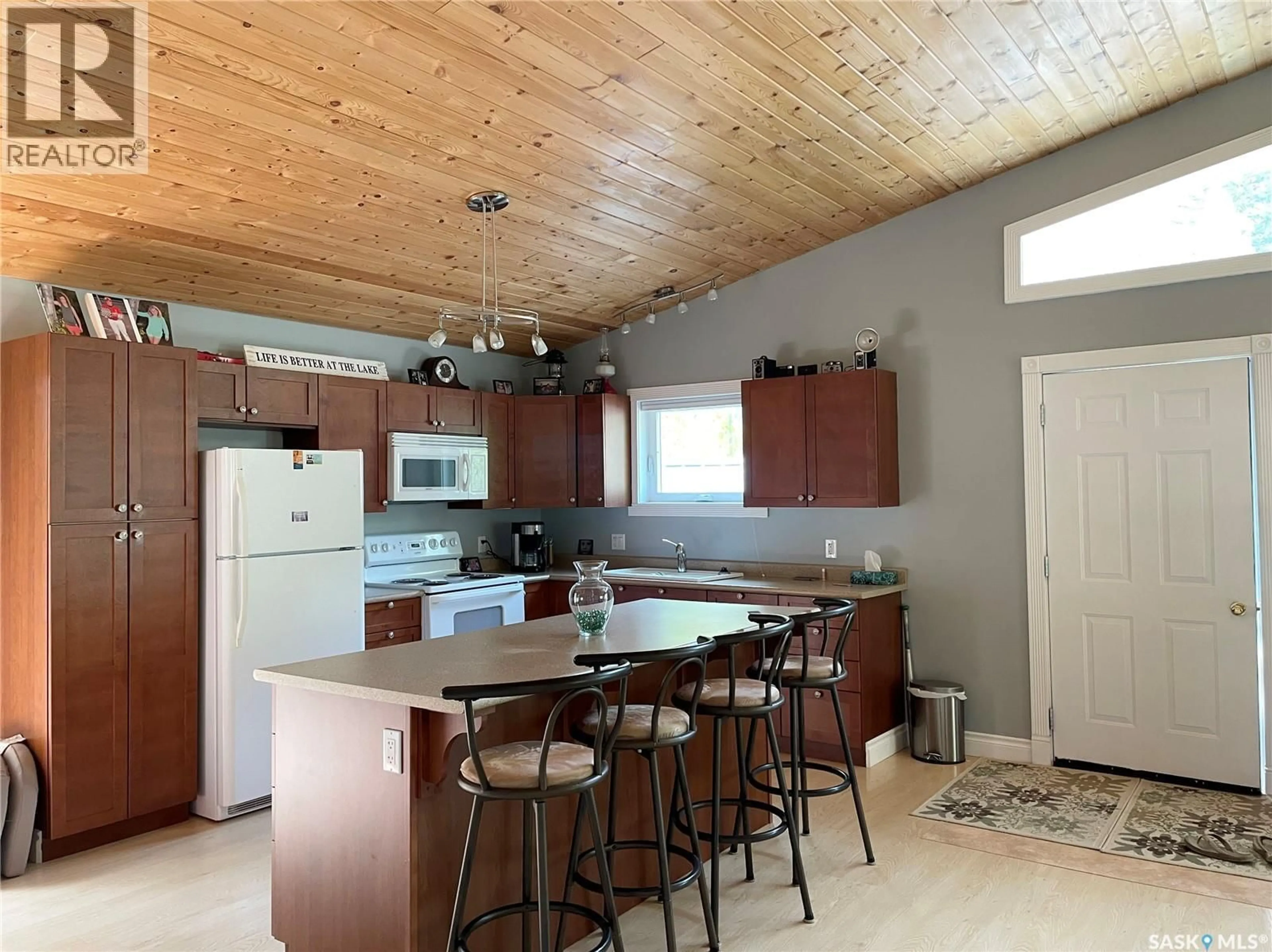 Open concept kitchen, unknown for 73 MAKWA DRIVE, Makwa Lake Saskatchewan S0M1L0