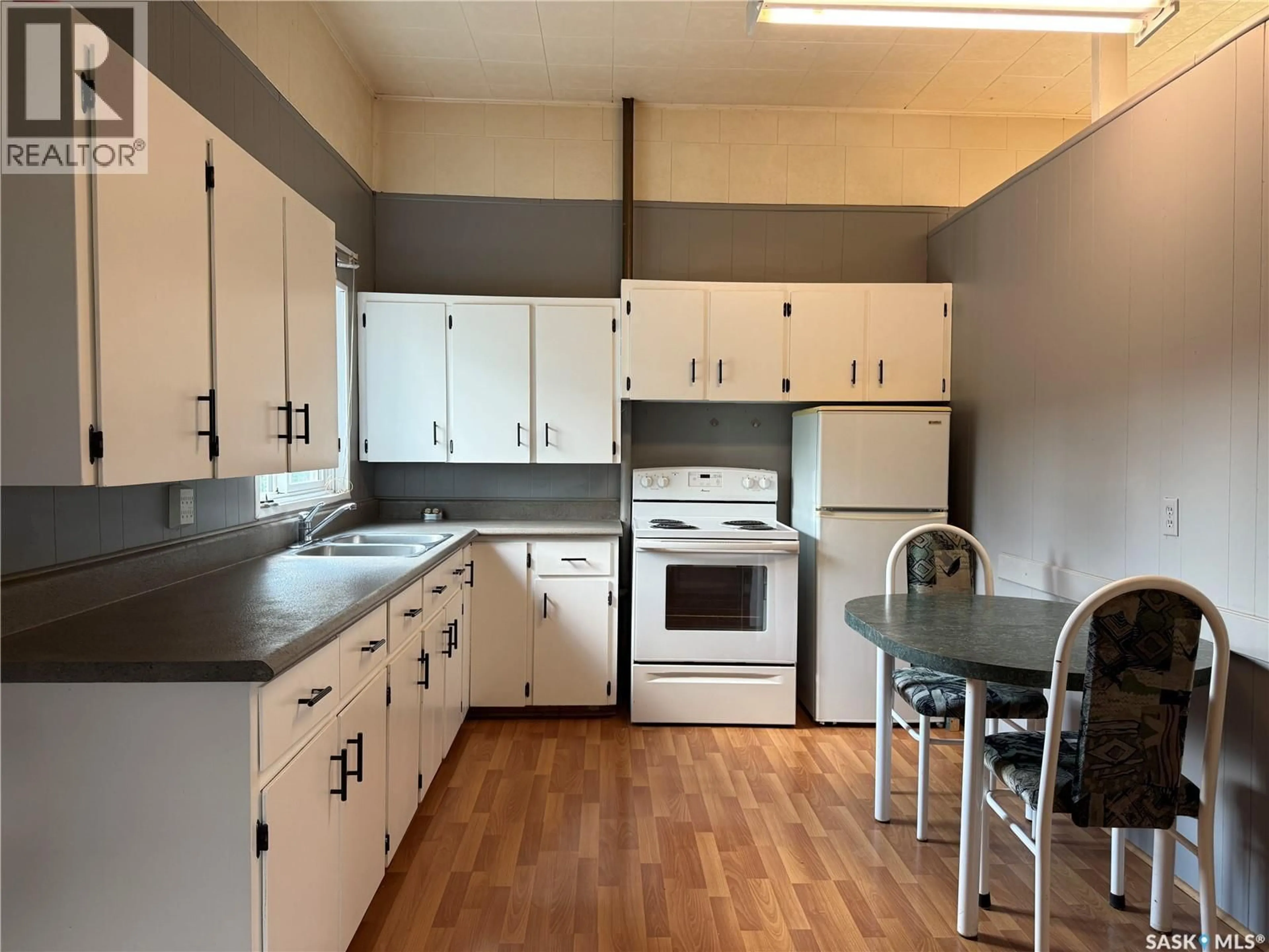 Standard kitchen, unknown for 303 1ST STREET, Meadow Lake Saskatchewan S9X1E7