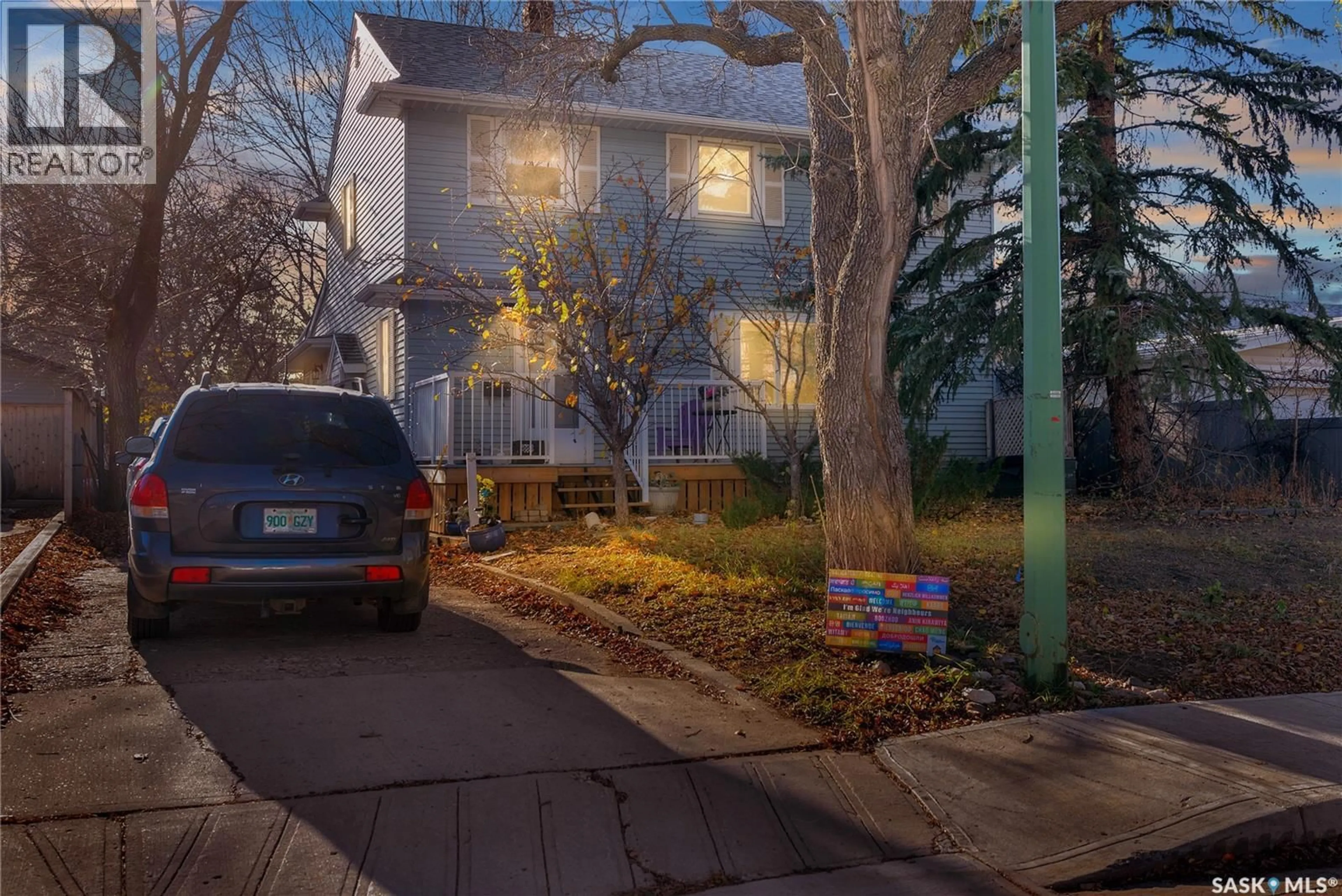 A pic from outside/outdoor area/front of a property/back of a property/a pic from drone, street for 3047 WHITMORE AVENUE, Regina Saskatchewan S4S1B7