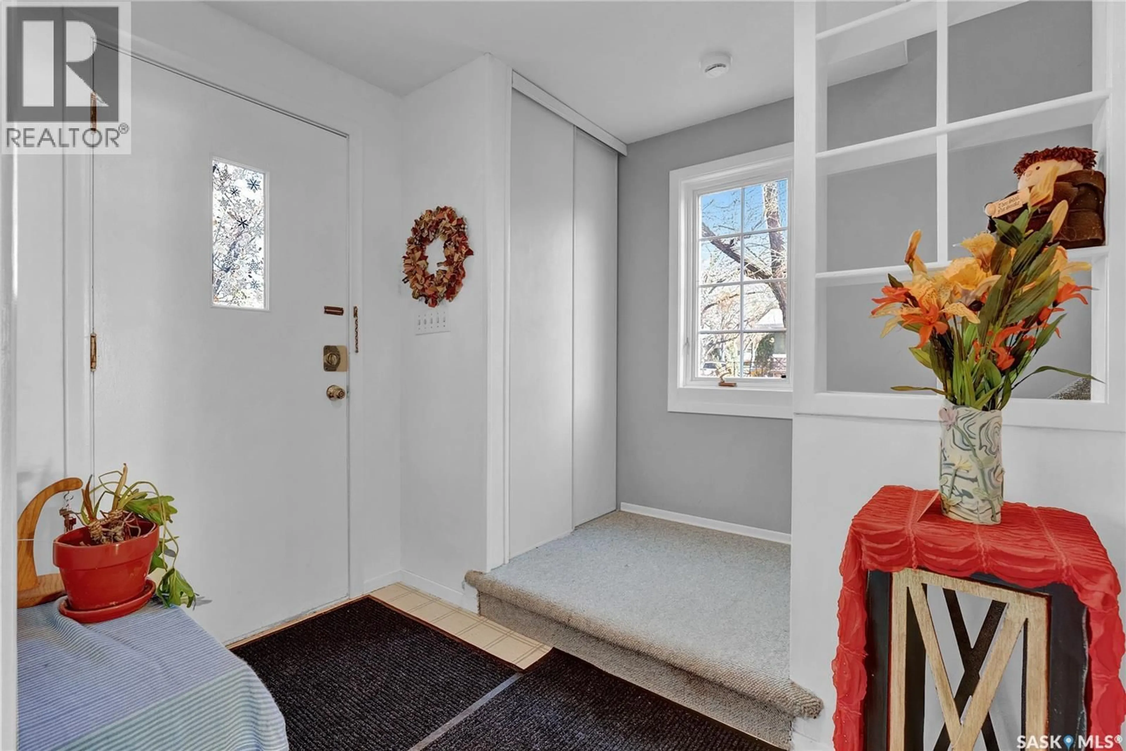 Indoor entryway for 3047 WHITMORE AVENUE, Regina Saskatchewan S4S1B7