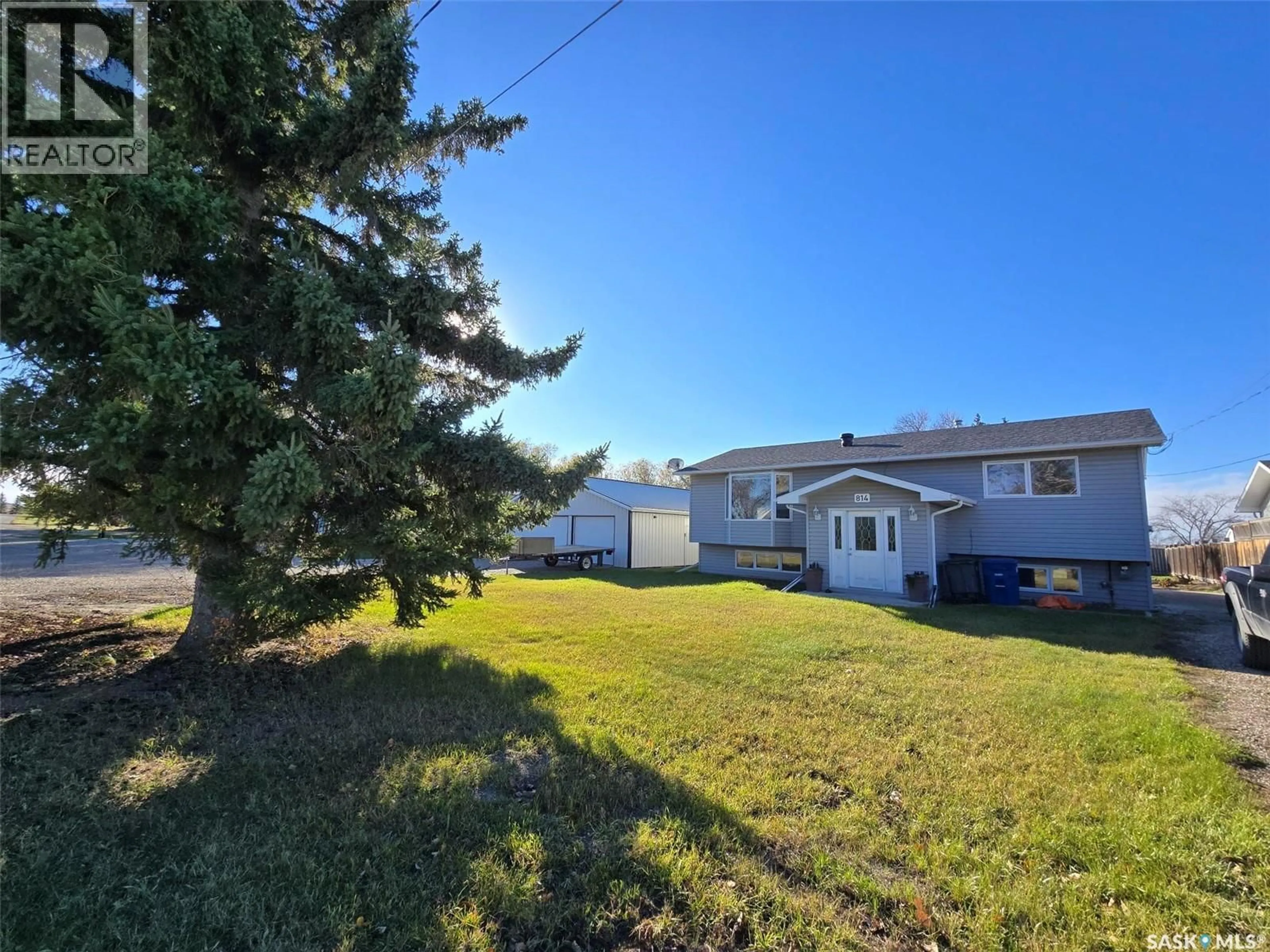 A pic from outside/outdoor area/front of a property/back of a property/a pic from drone, unknown for 814 ALICE STREET, Grenfell Saskatchewan S0G2B0