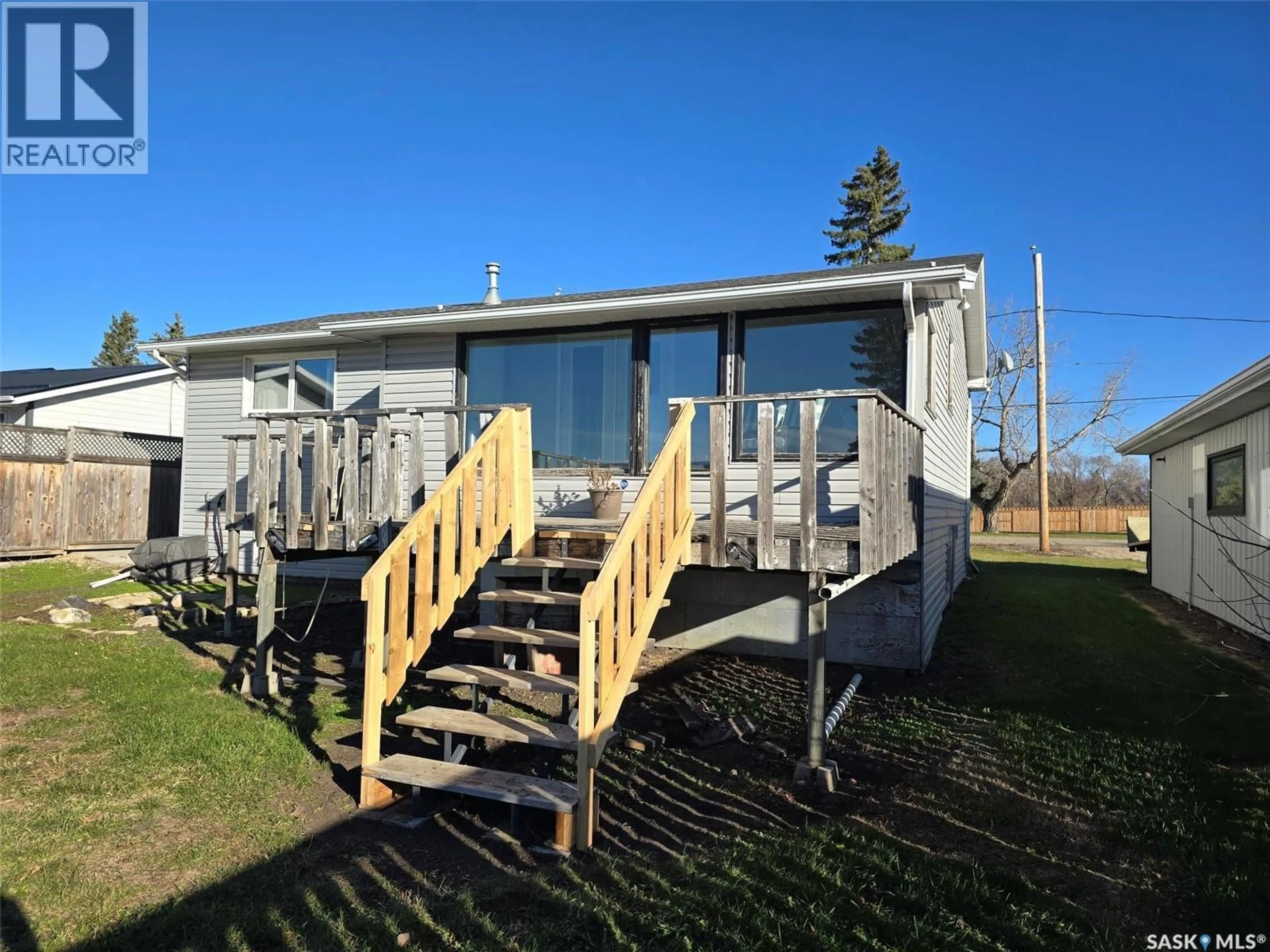 Home with vinyl exterior material, water/lake/river/ocean view for 814 ALICE STREET, Grenfell Saskatchewan S0G2B0