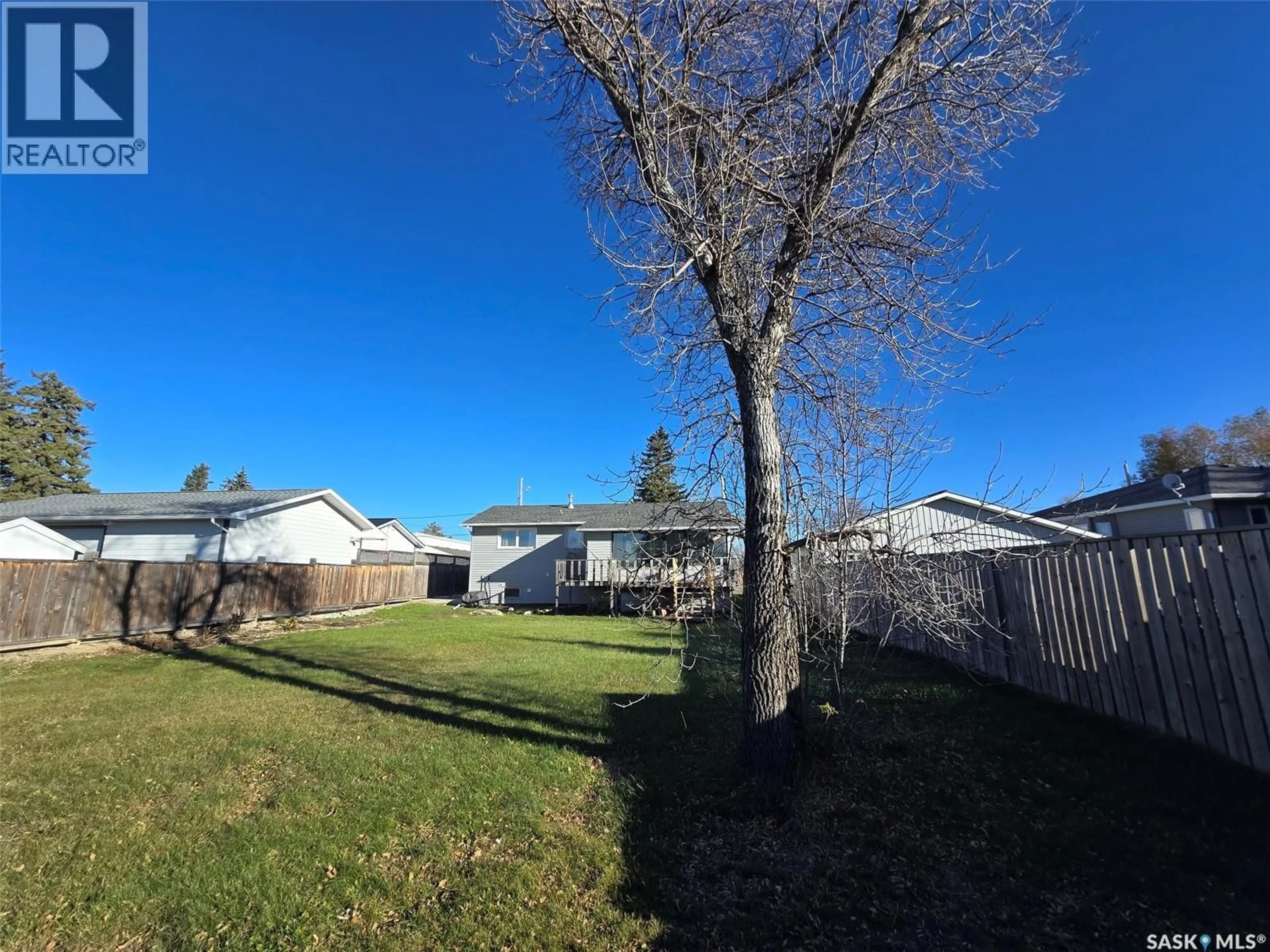 A pic from outside/outdoor area/front of a property/back of a property/a pic from drone, street for 814 ALICE STREET, Grenfell Saskatchewan S0G2B0