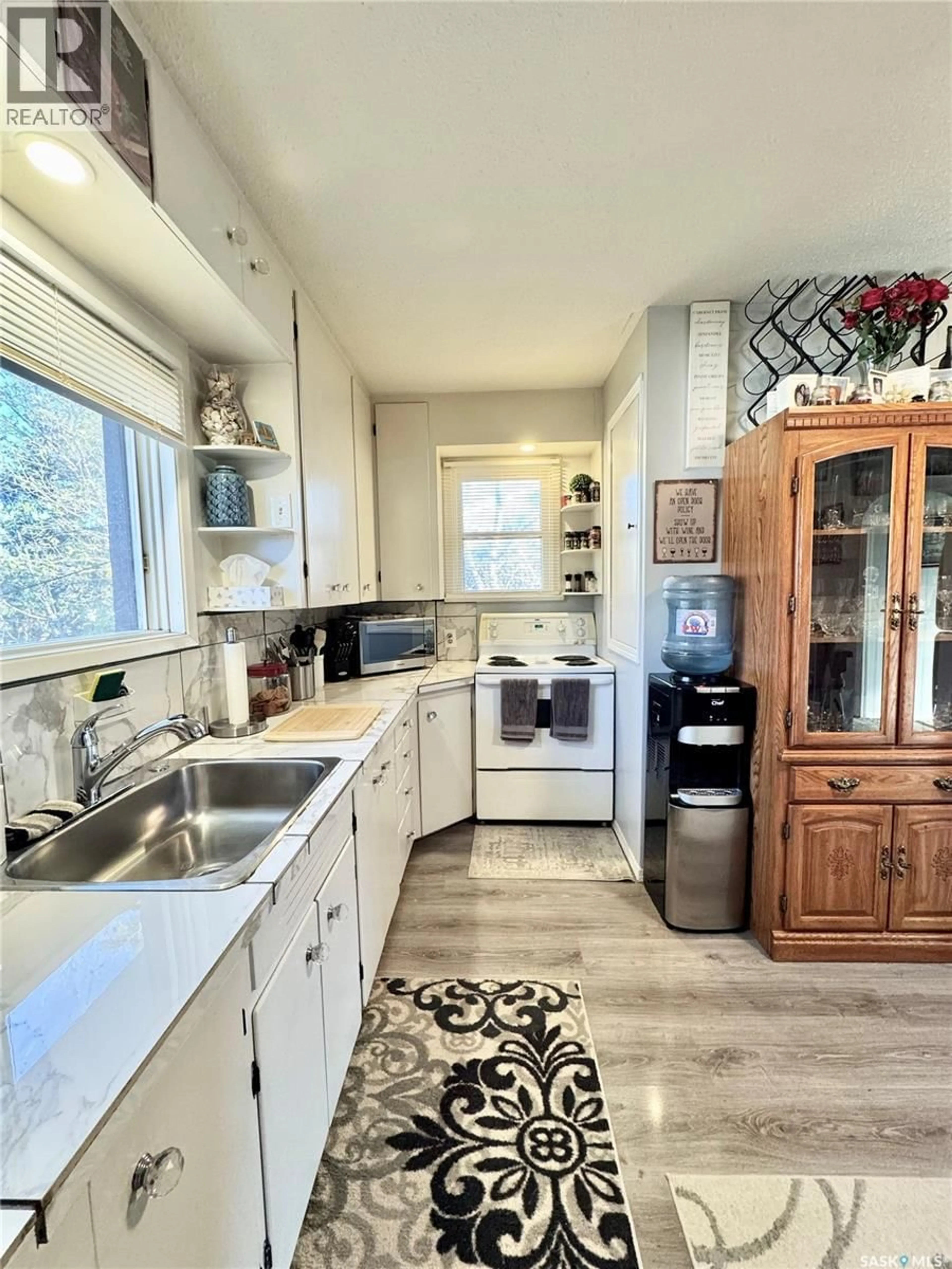 Open concept kitchen, ceramic/tile floor for 534 21ST STREET, Prince Albert Saskatchewan S6V1M4