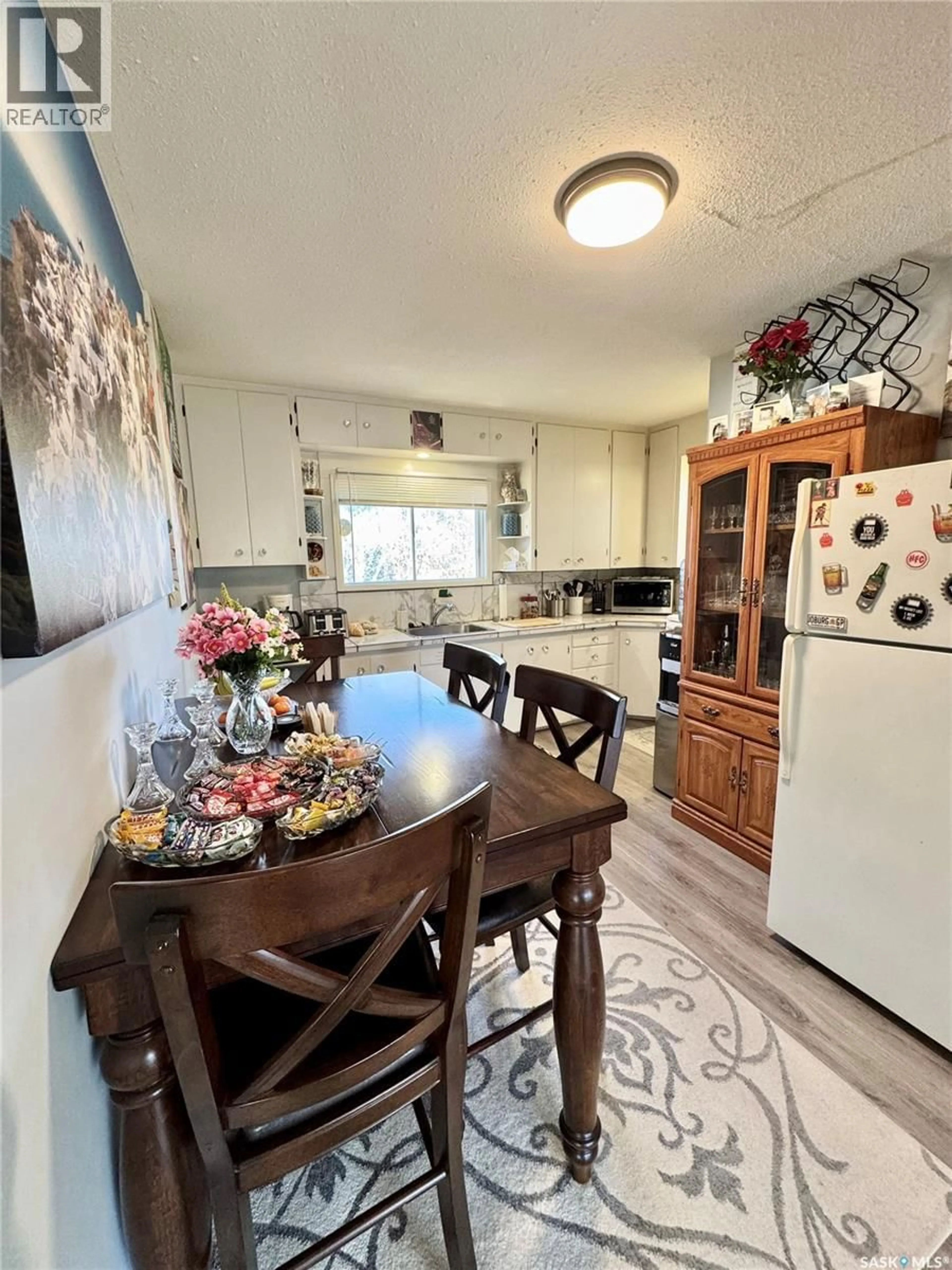 Open concept kitchen, unknown for 534 21ST STREET, Prince Albert Saskatchewan S6V1M4