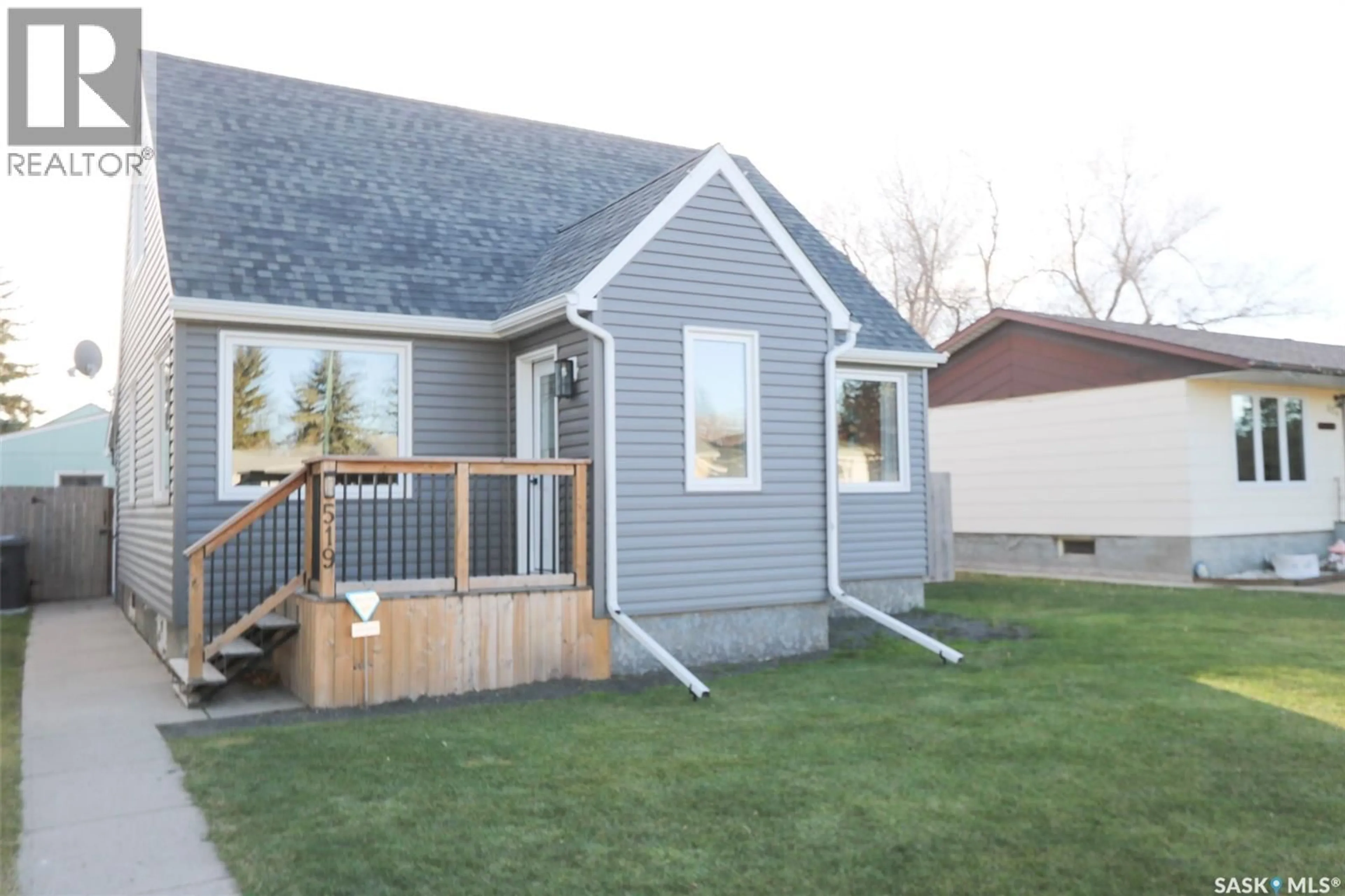 Home with vinyl exterior material, street for 519 SEVENTH AVENUE, Melville Saskatchewan S0A2P0