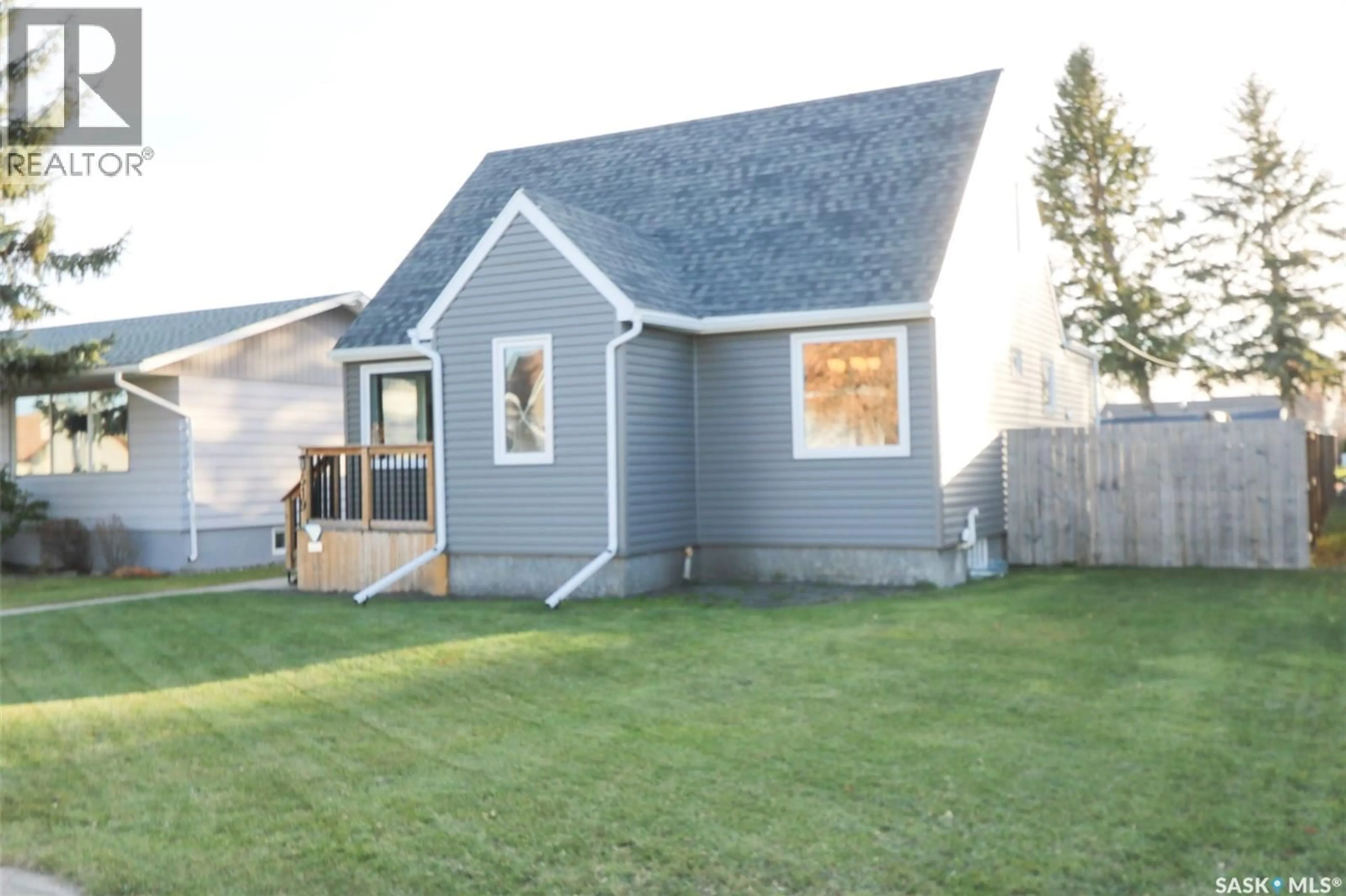 Home with vinyl exterior material, street for 519 SEVENTH AVENUE, Melville Saskatchewan S0A2P0
