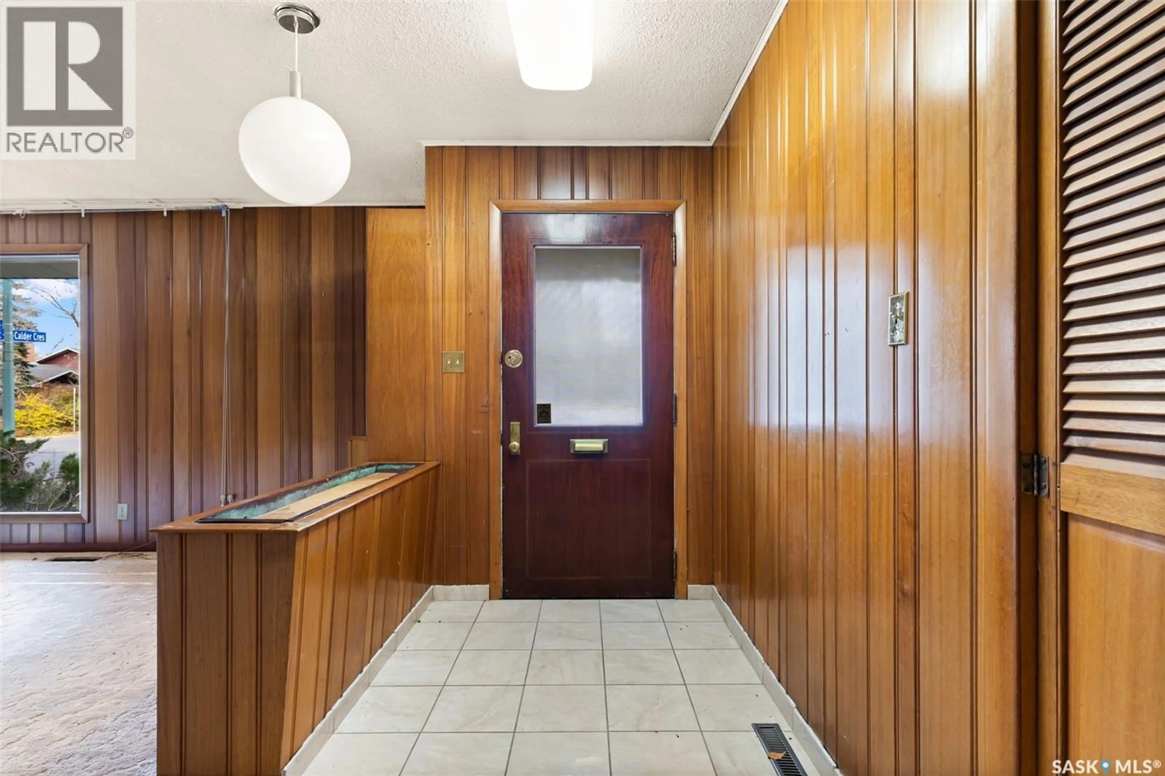 Indoor foyer for 2251 JUBILEE AVENUE, Regina Saskatchewan S4S3V3