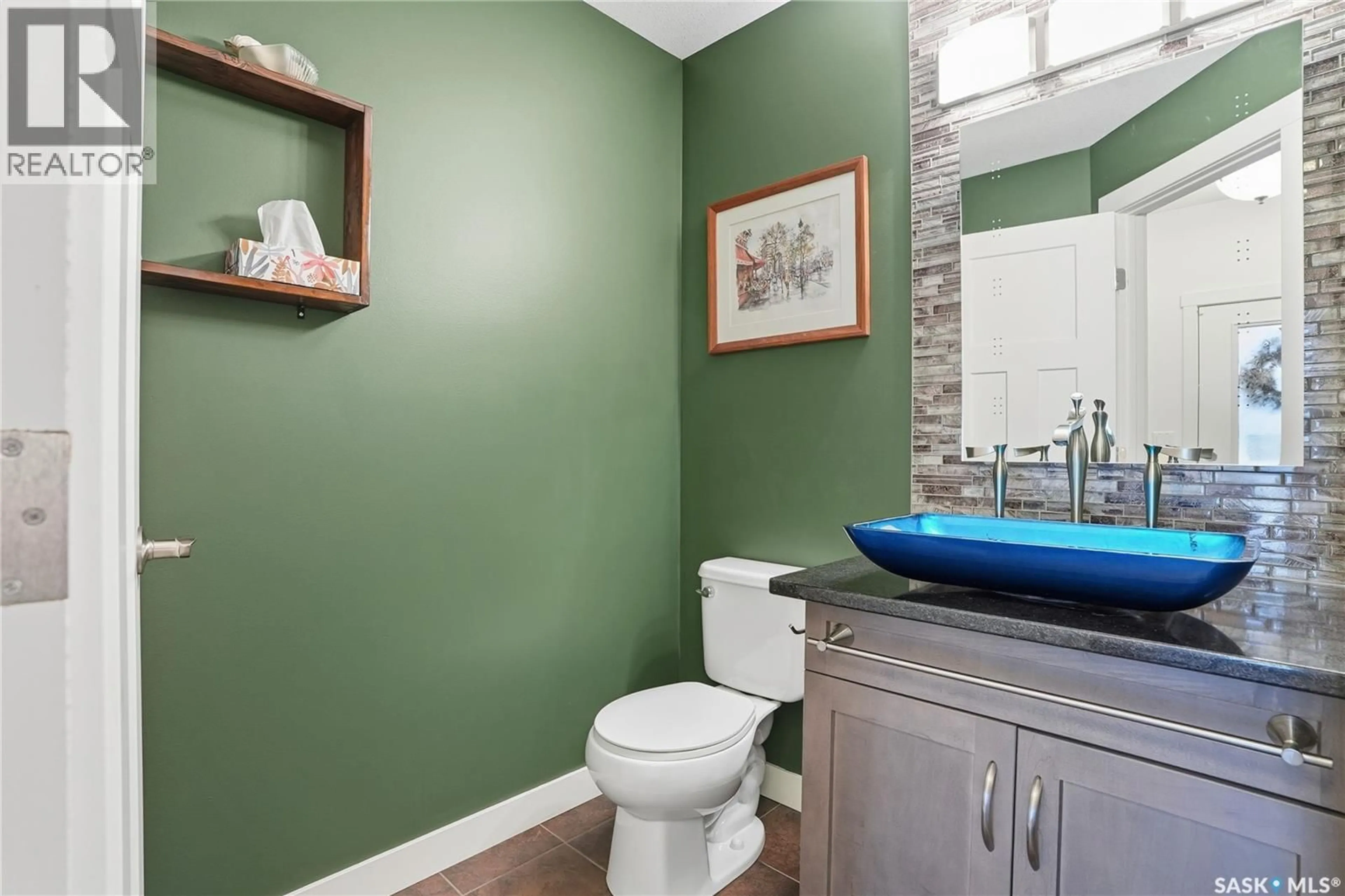 Standard bathroom, ceramic/tile floor for 115 - 165 SHEPHERD CRESCENT, Saskatoon Saskatchewan S7W0P8