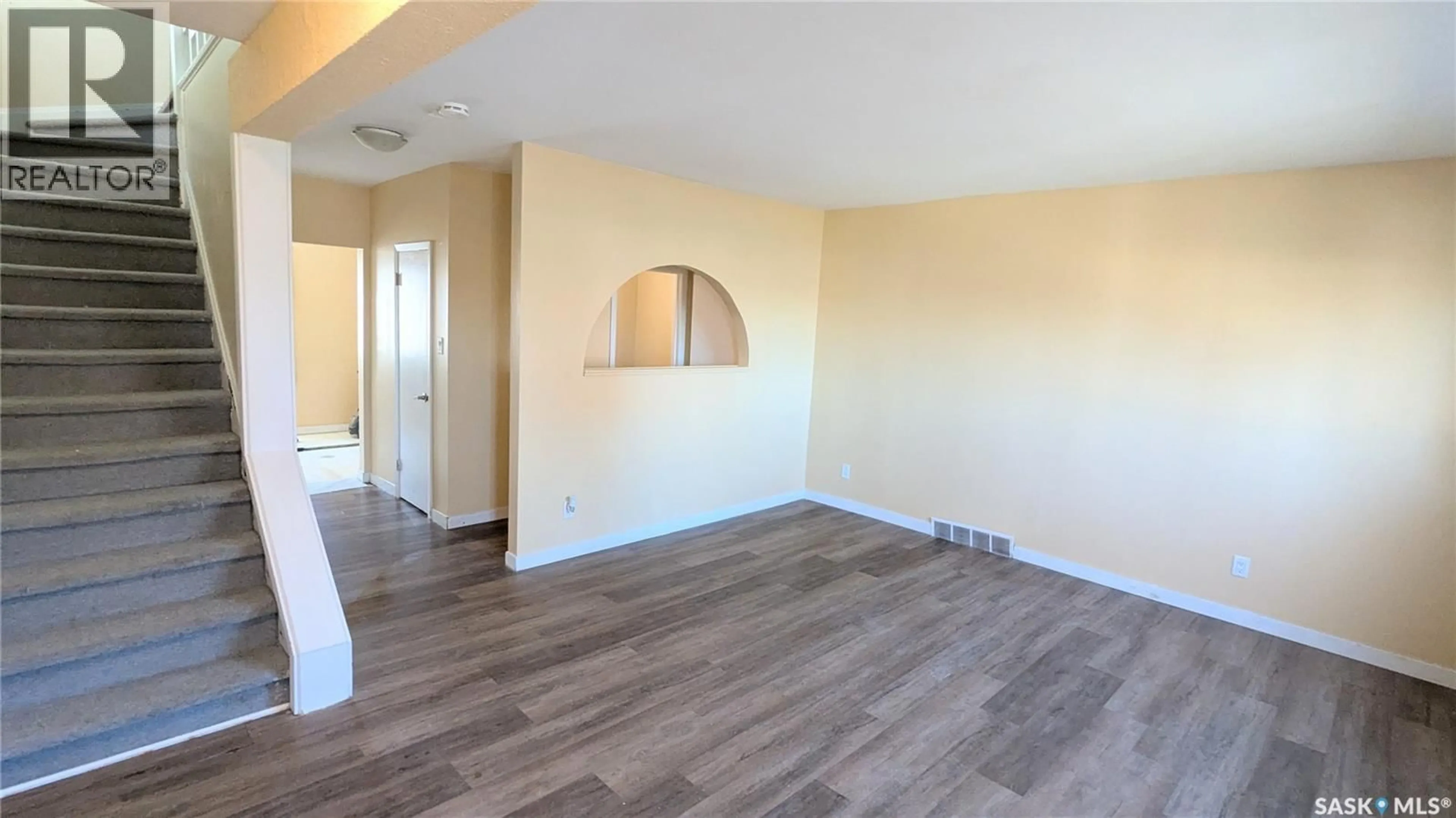 A pic of a room for 424 J AVENUE, Saskatoon Saskatchewan S7L2K3