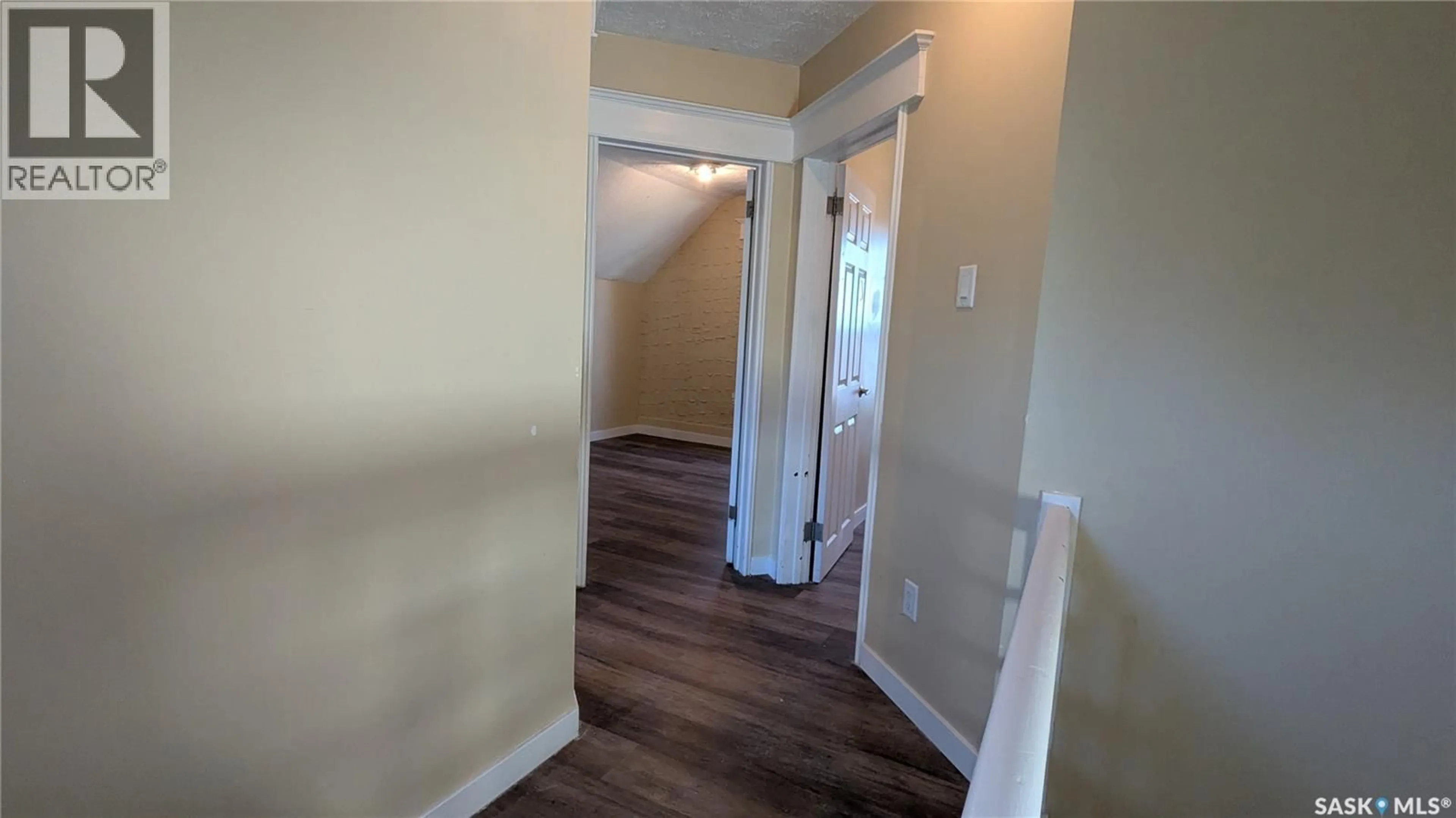 A pic of a room for 424 J AVENUE, Saskatoon Saskatchewan S7L2K3