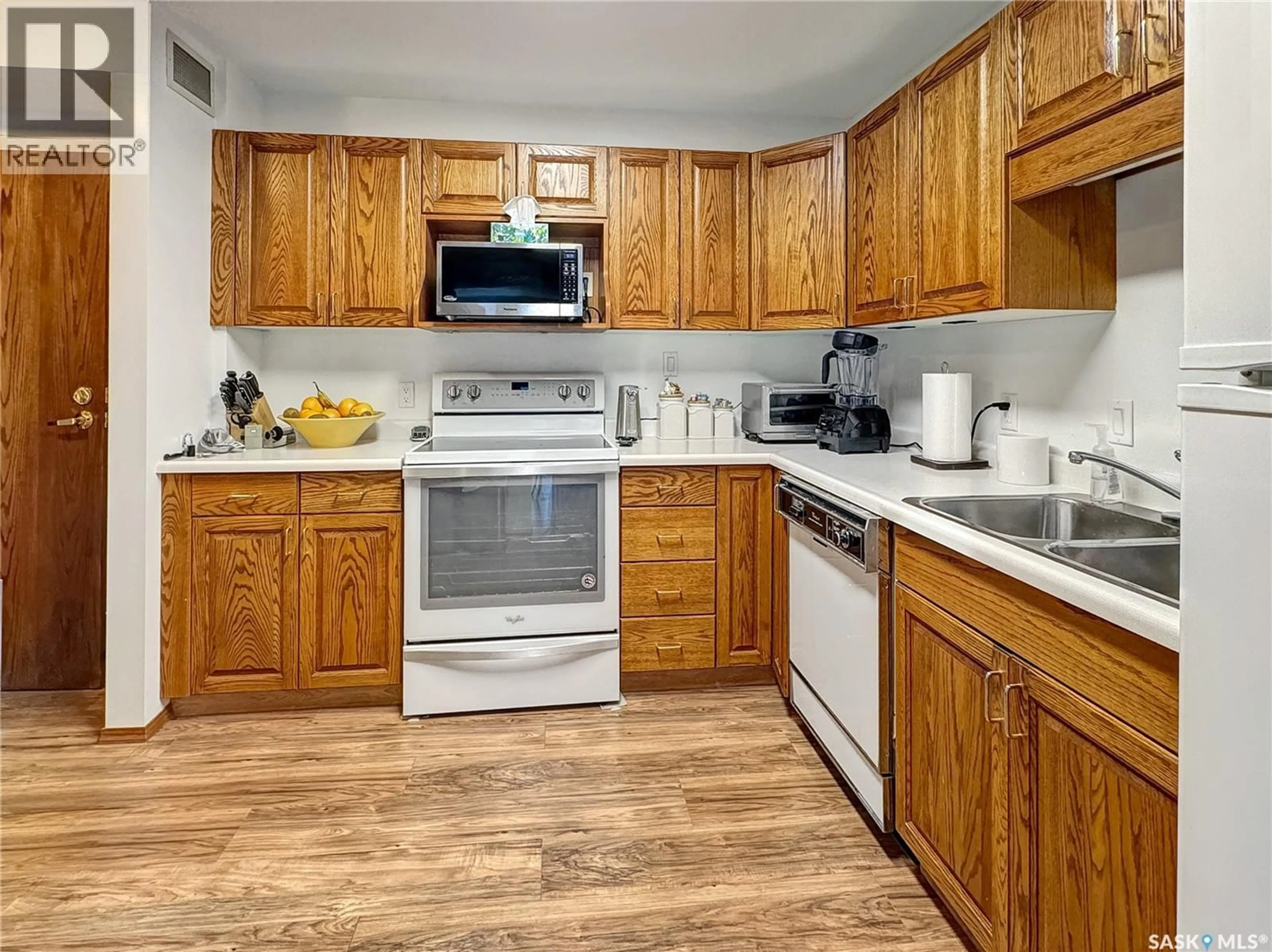 Standard kitchen, wood/laminate floor for 204 62 24TH STREET, Battleford Saskatchewan S0M0E0