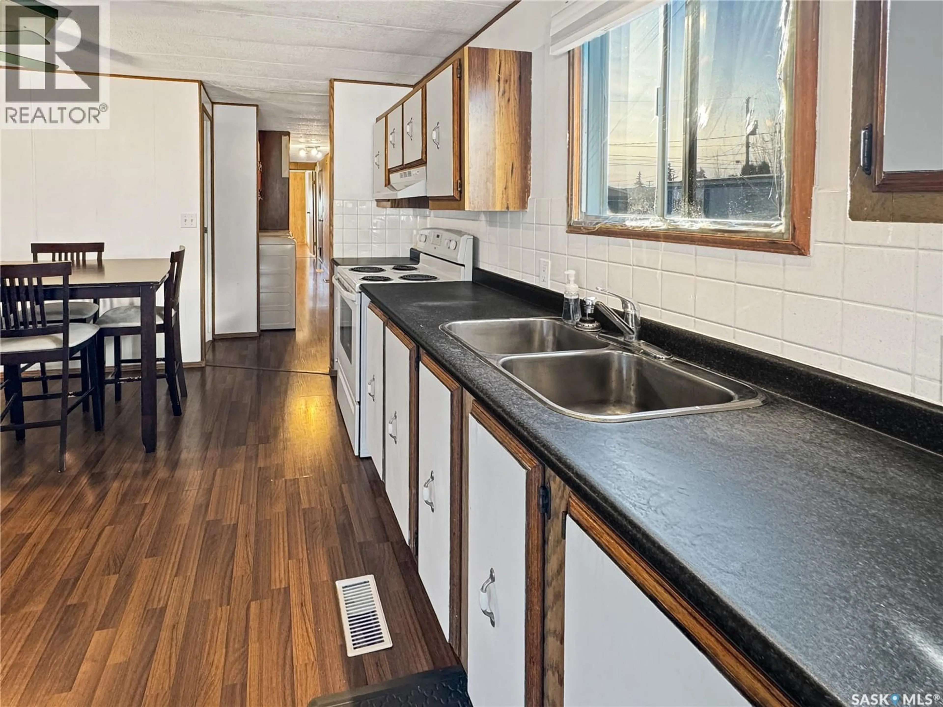 Standard kitchen, unknown for 215 17TH STREET, Battleford Saskatchewan S0M0E0