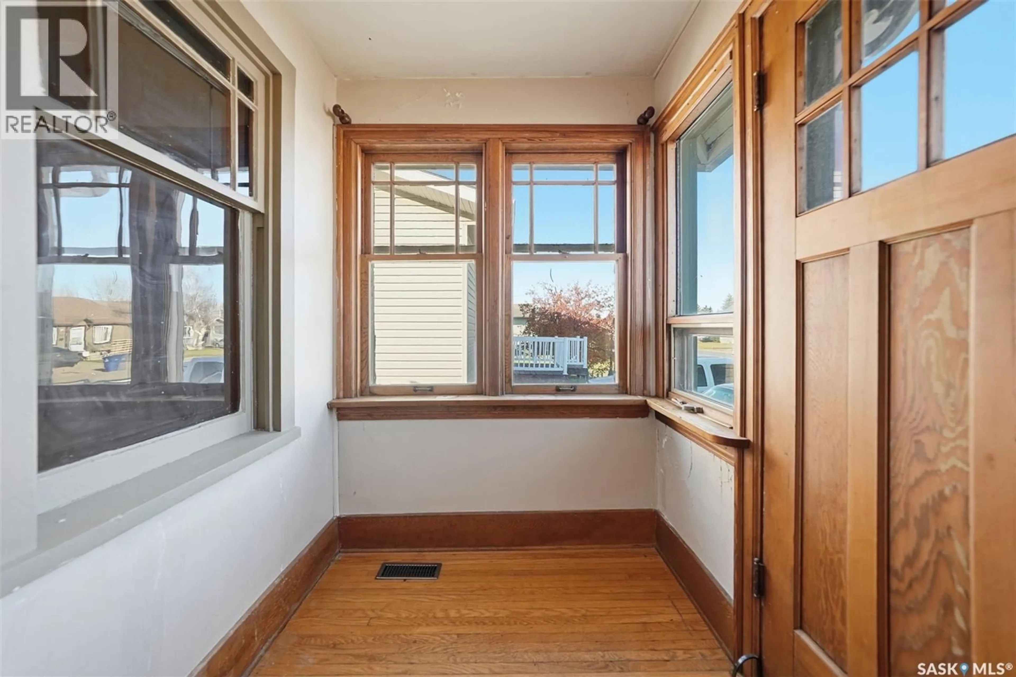 Indoor entryway for 308-310 3RD STREET, Dundurn Saskatchewan S0K1K0