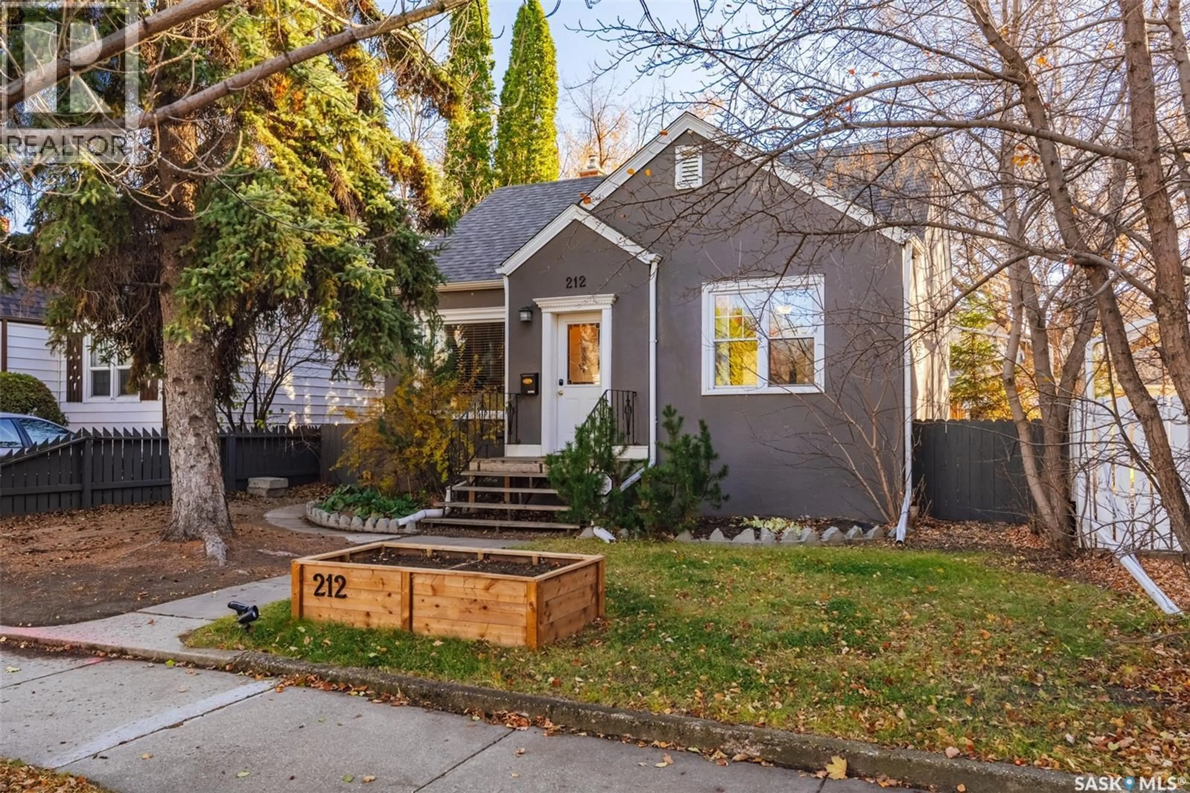 Home with vinyl exterior material, street for 212 4TH STREET, Saskatoon Saskatchewan S7H1J1