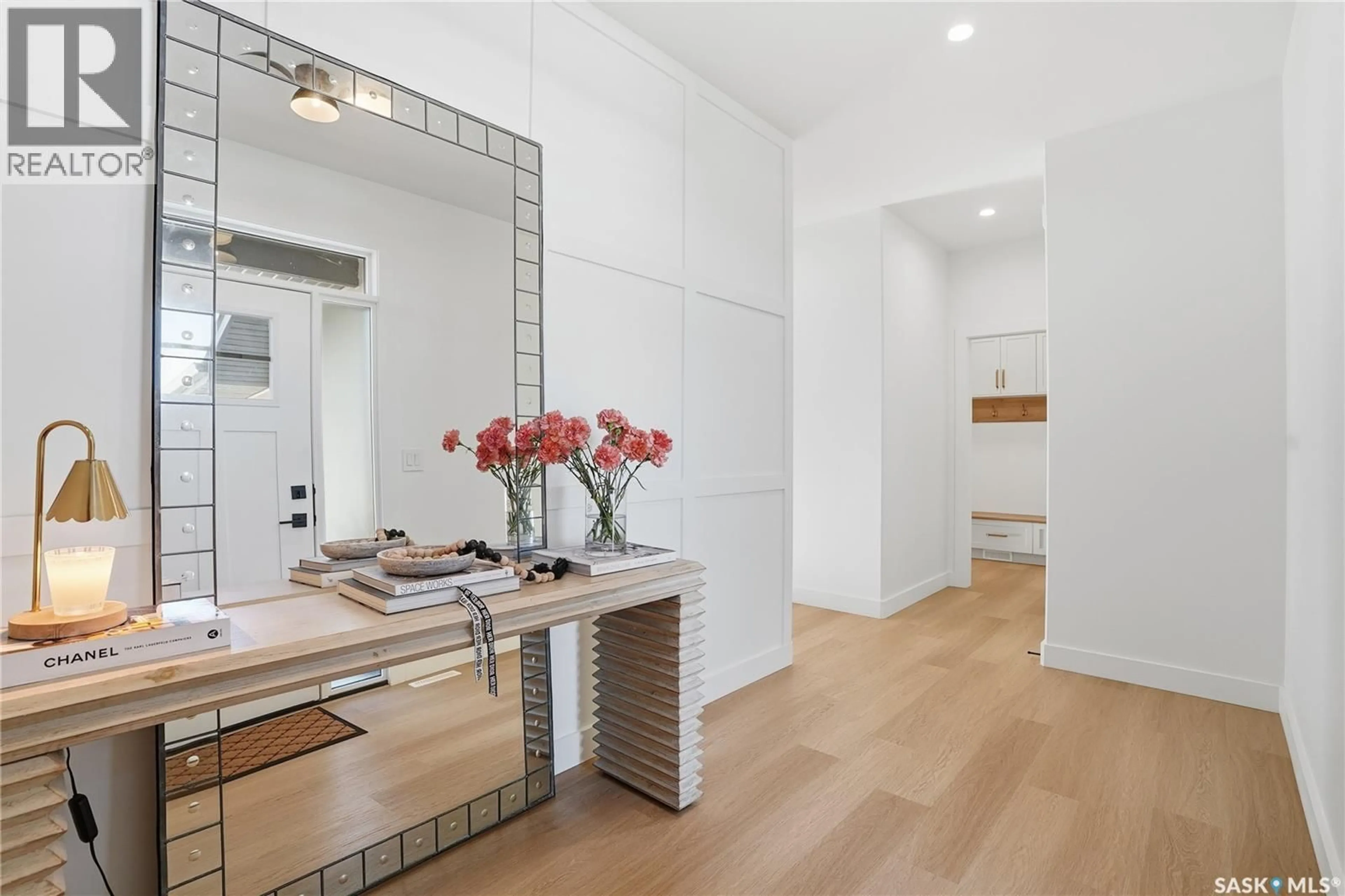 Indoor entryway for 606 PEPPER BEND, Saskatoon Saskatchewan S7V1T1