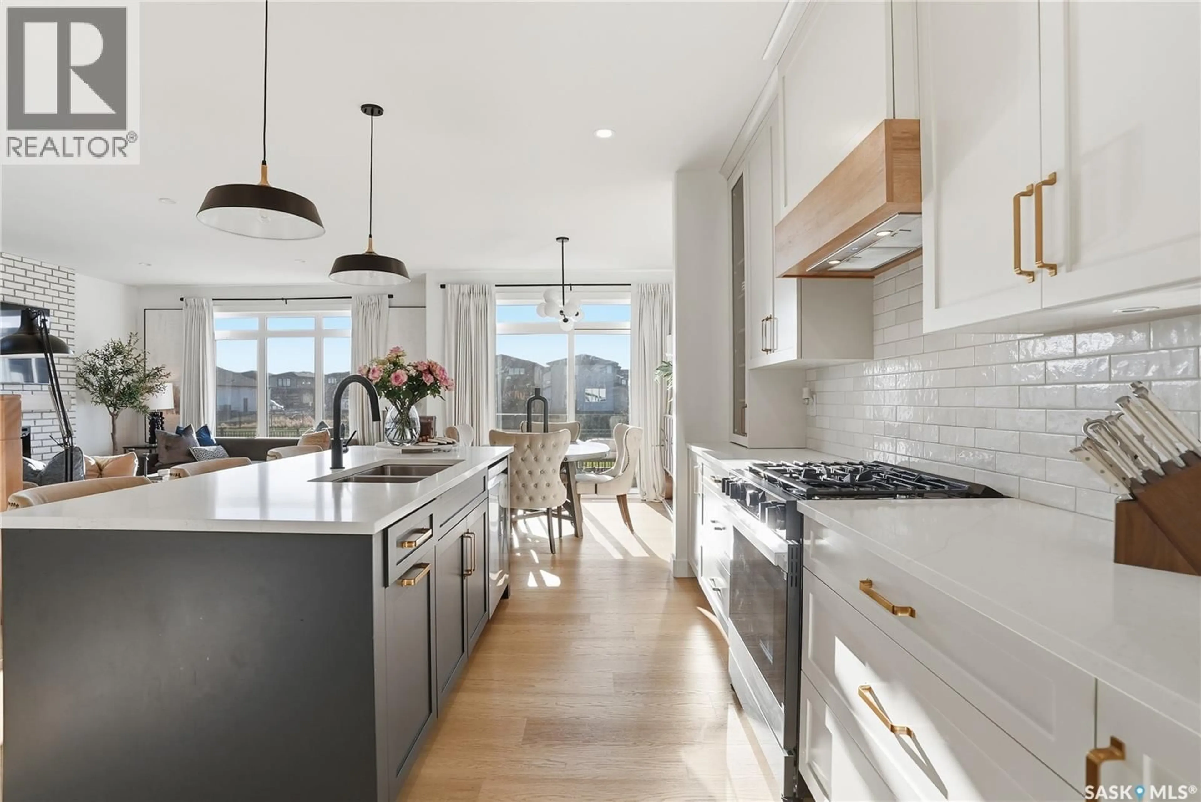 Open concept kitchen, ceramic/tile floor for 606 PEPPER BEND, Saskatoon Saskatchewan S7V1T1