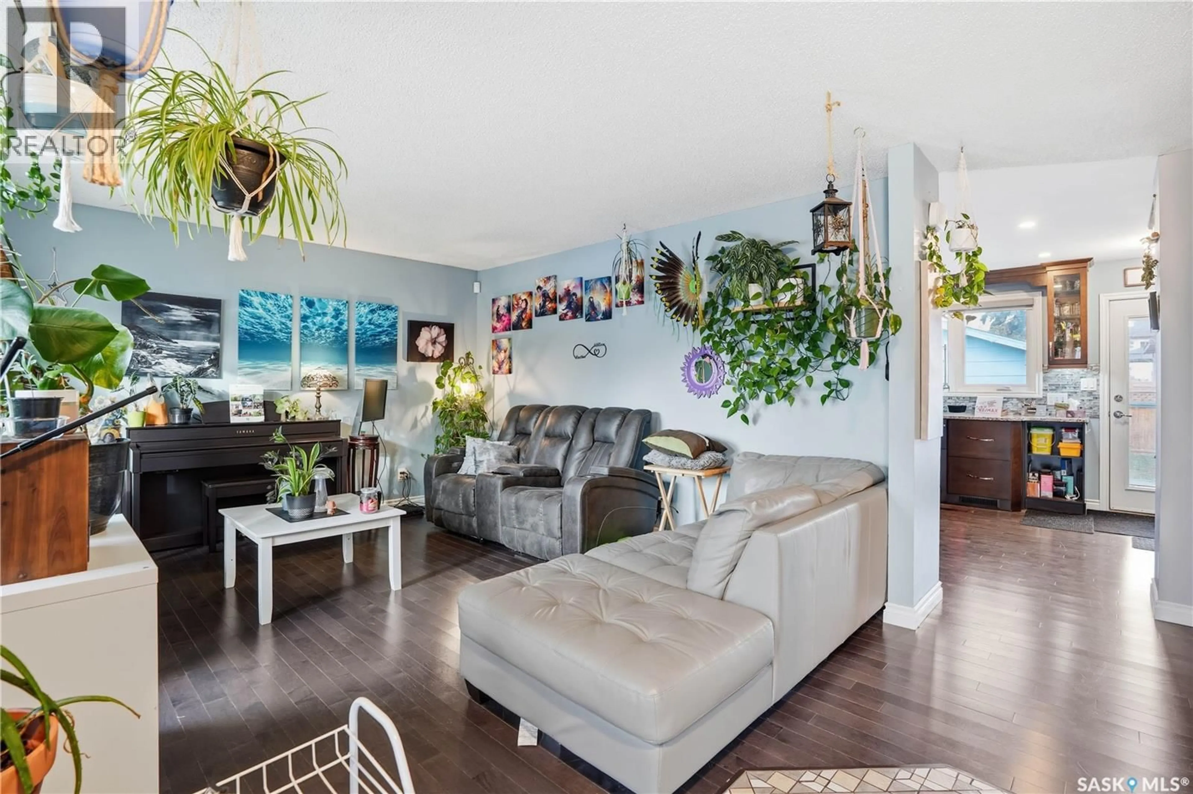 Living room with furniture, unknown for 78 SCRIVENER CRESCENT, Regina Saskatchewan S4N4V7