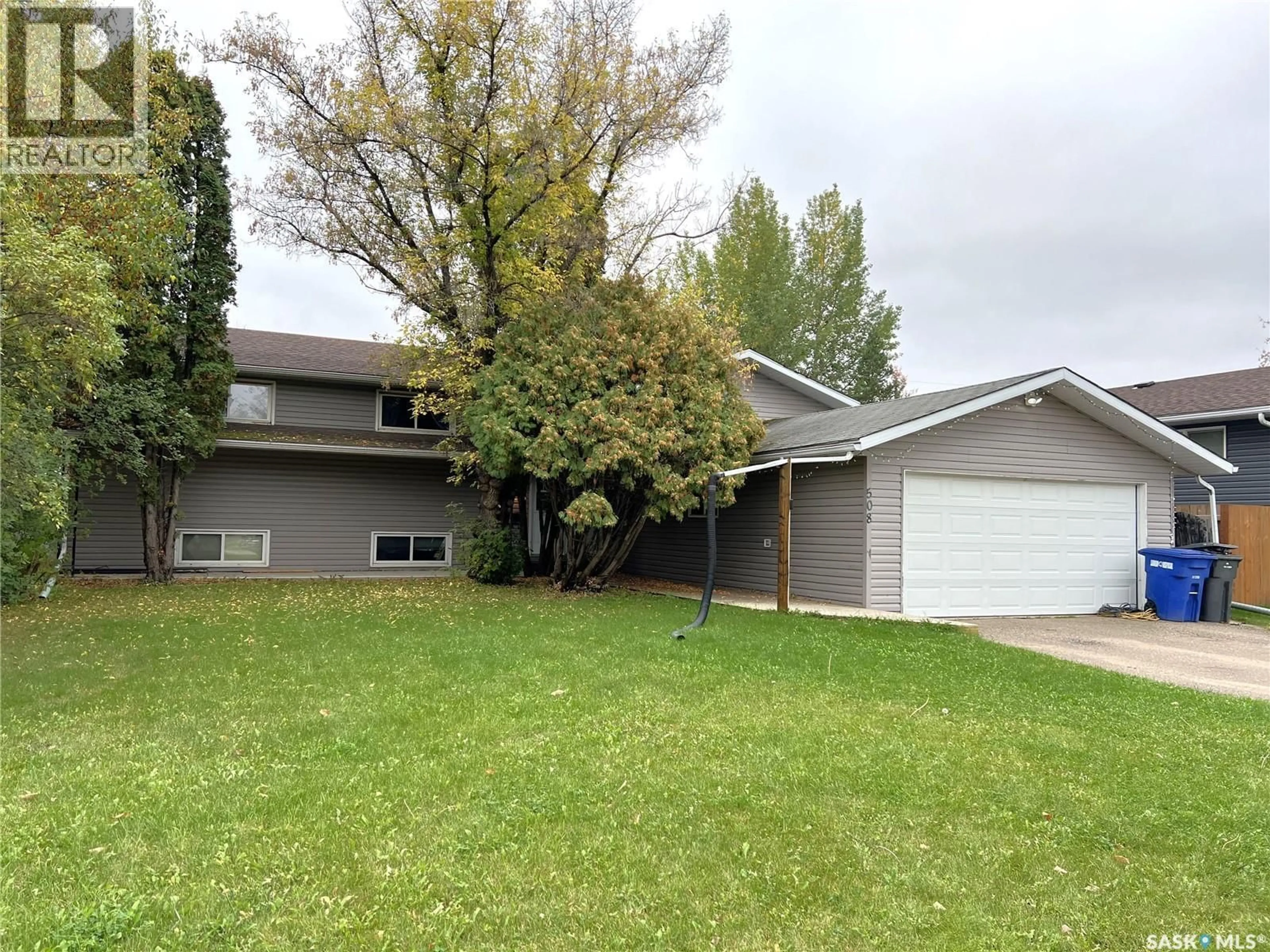 Home with vinyl exterior material, street for 508 COCHIN AVENUE, Meadow Lake Saskatchewan S9X1B9