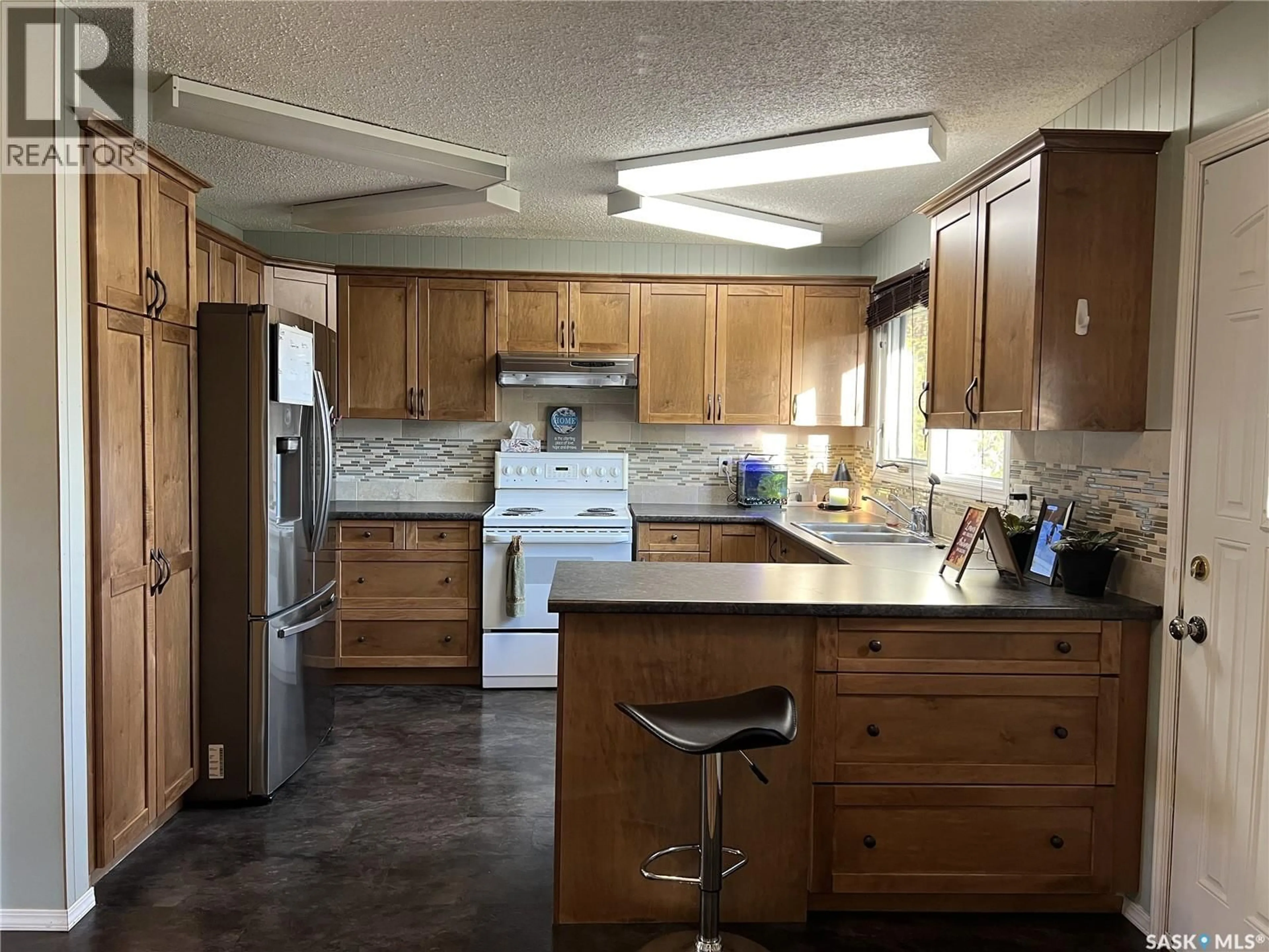 Standard kitchen, unknown for 508 COCHIN AVENUE, Meadow Lake Saskatchewan S9X1B9