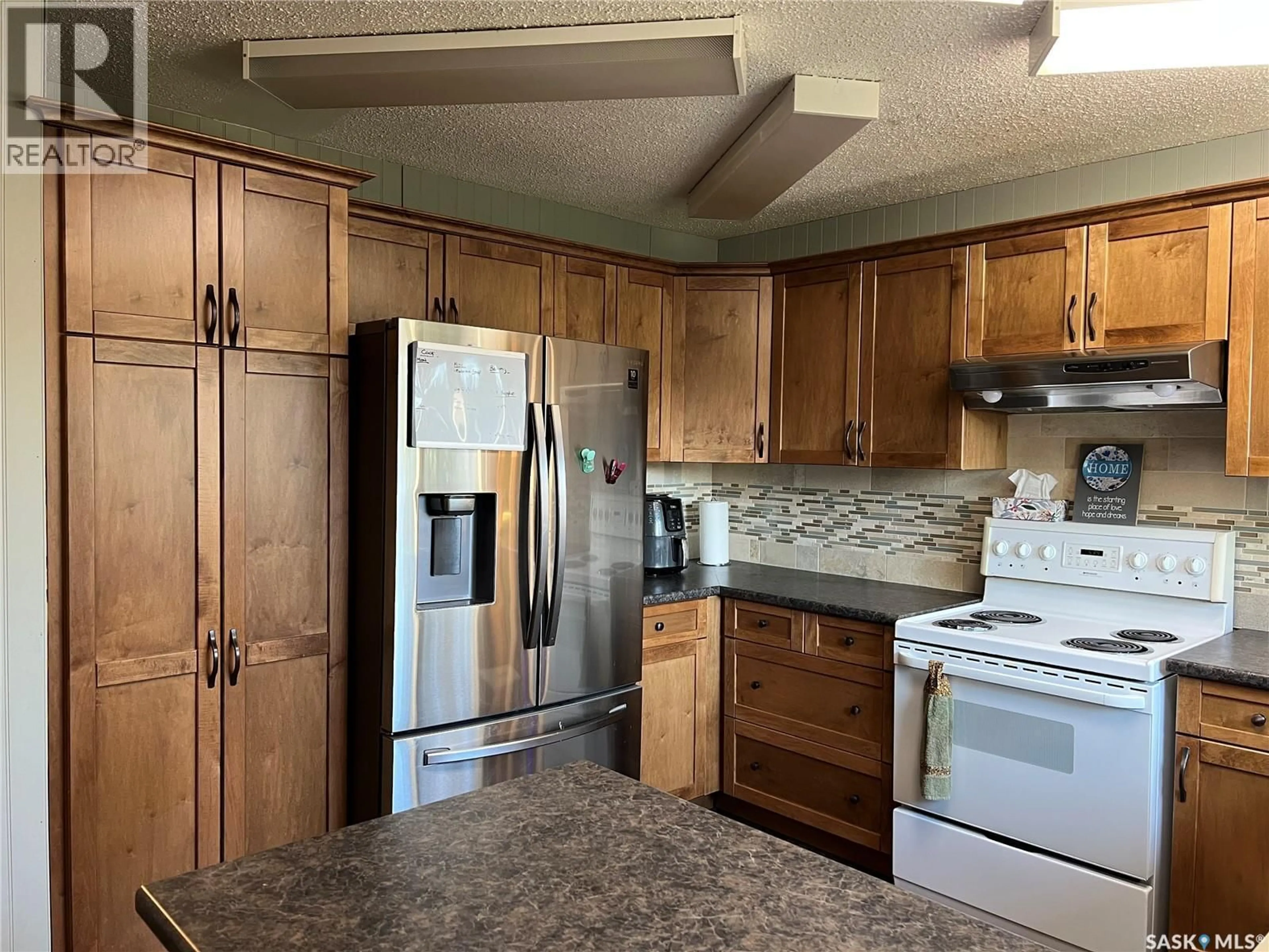 Standard kitchen, unknown for 508 COCHIN AVENUE, Meadow Lake Saskatchewan S9X1B9