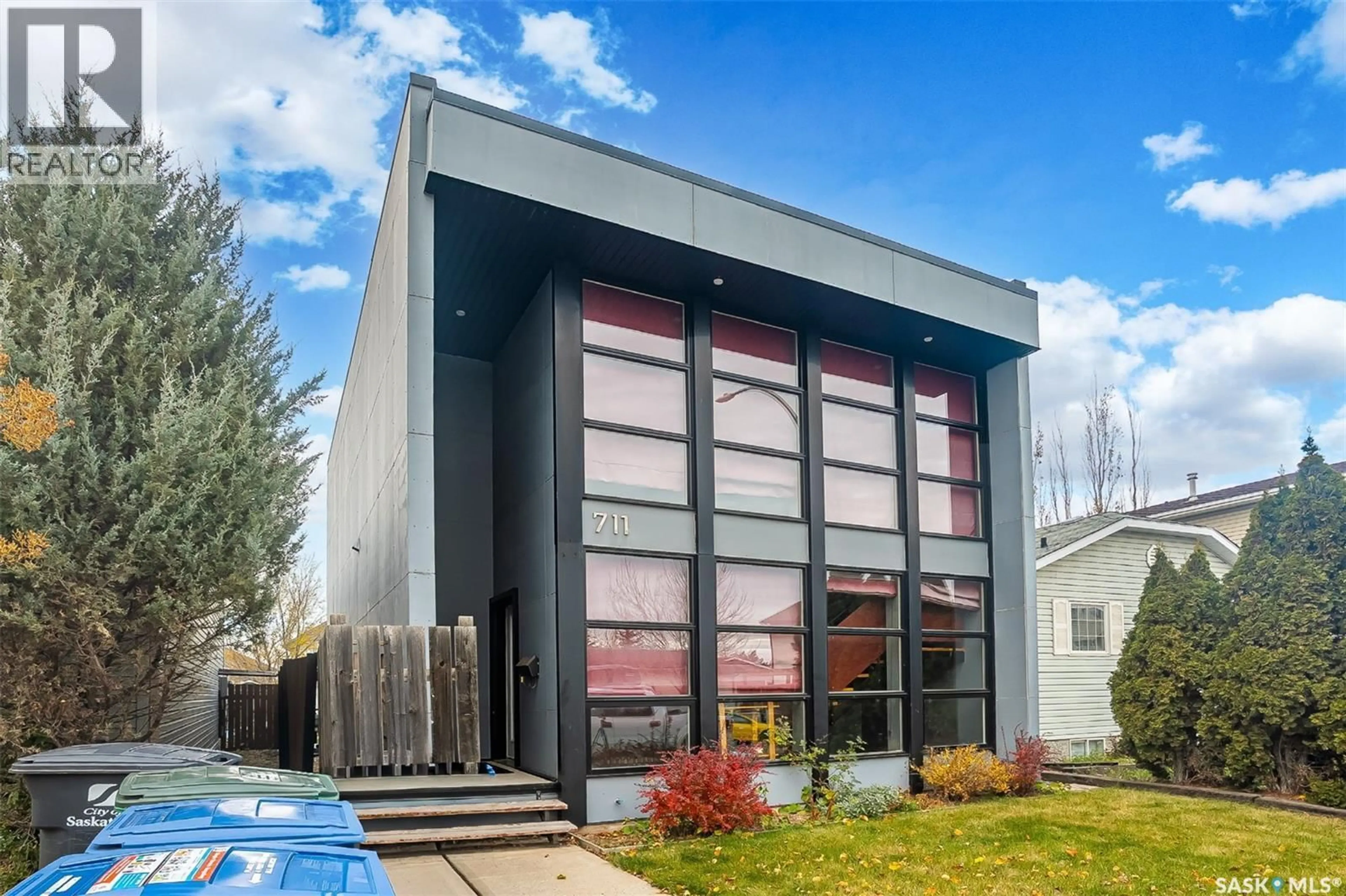 Home with vinyl exterior material, building for 711 RUTHERFORD LANE, Saskatoon Saskatchewan S7N4X8