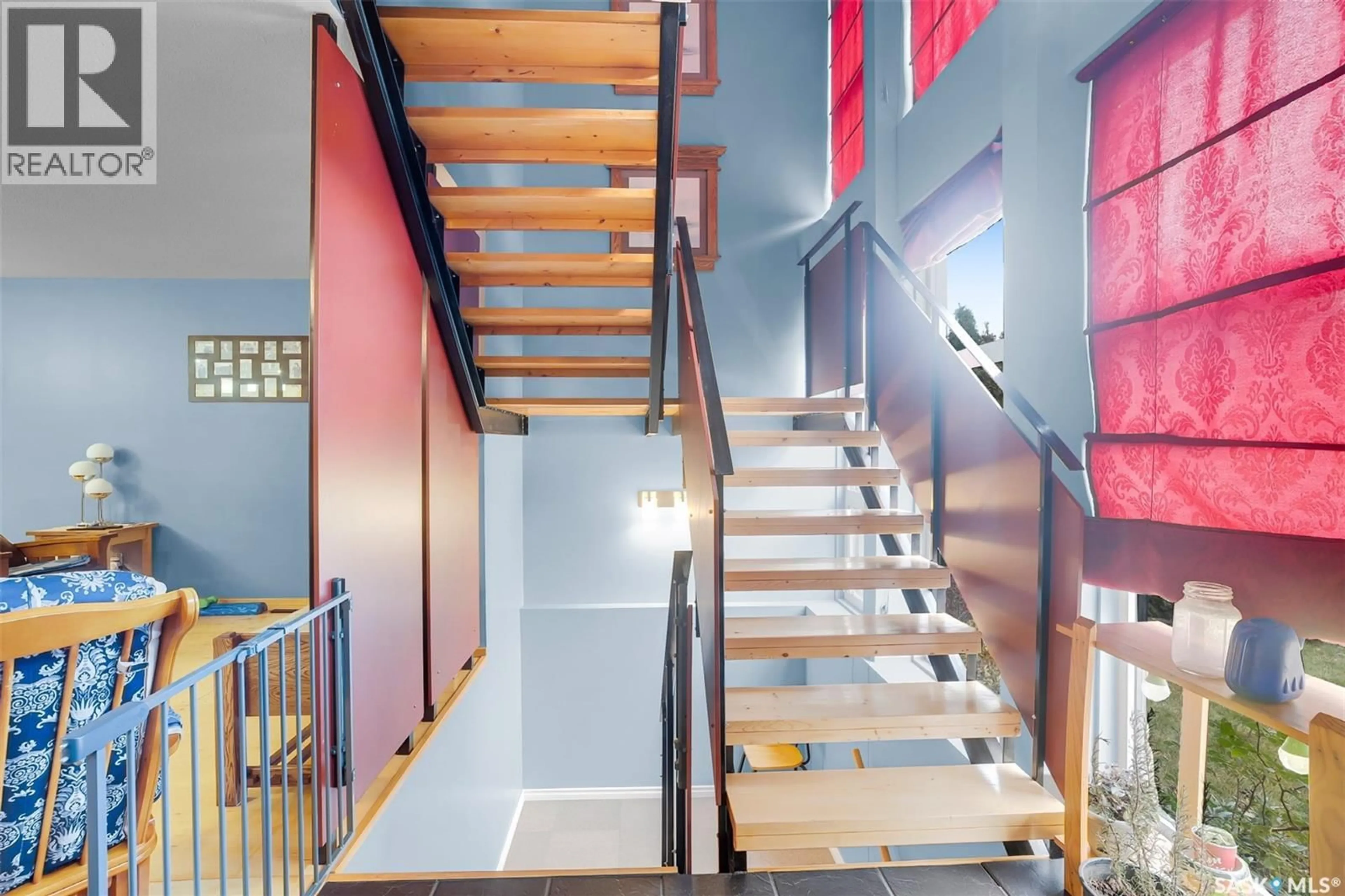 Stairs for 711 RUTHERFORD LANE, Saskatoon Saskatchewan S7N4X8