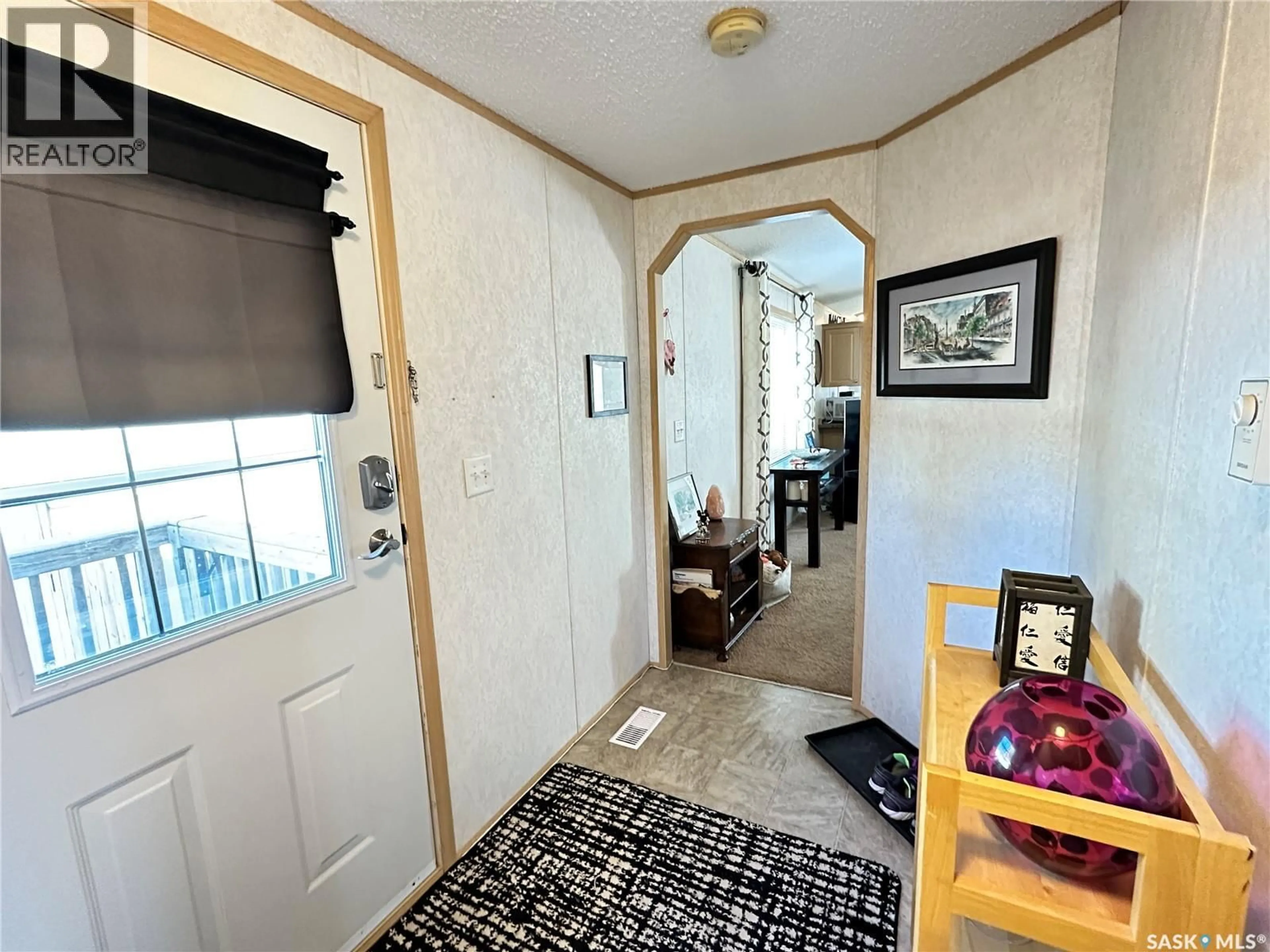 Indoor entryway for 4 1035 BOYCHUK DRIVE, Saskatoon Saskatchewan S7H5B2