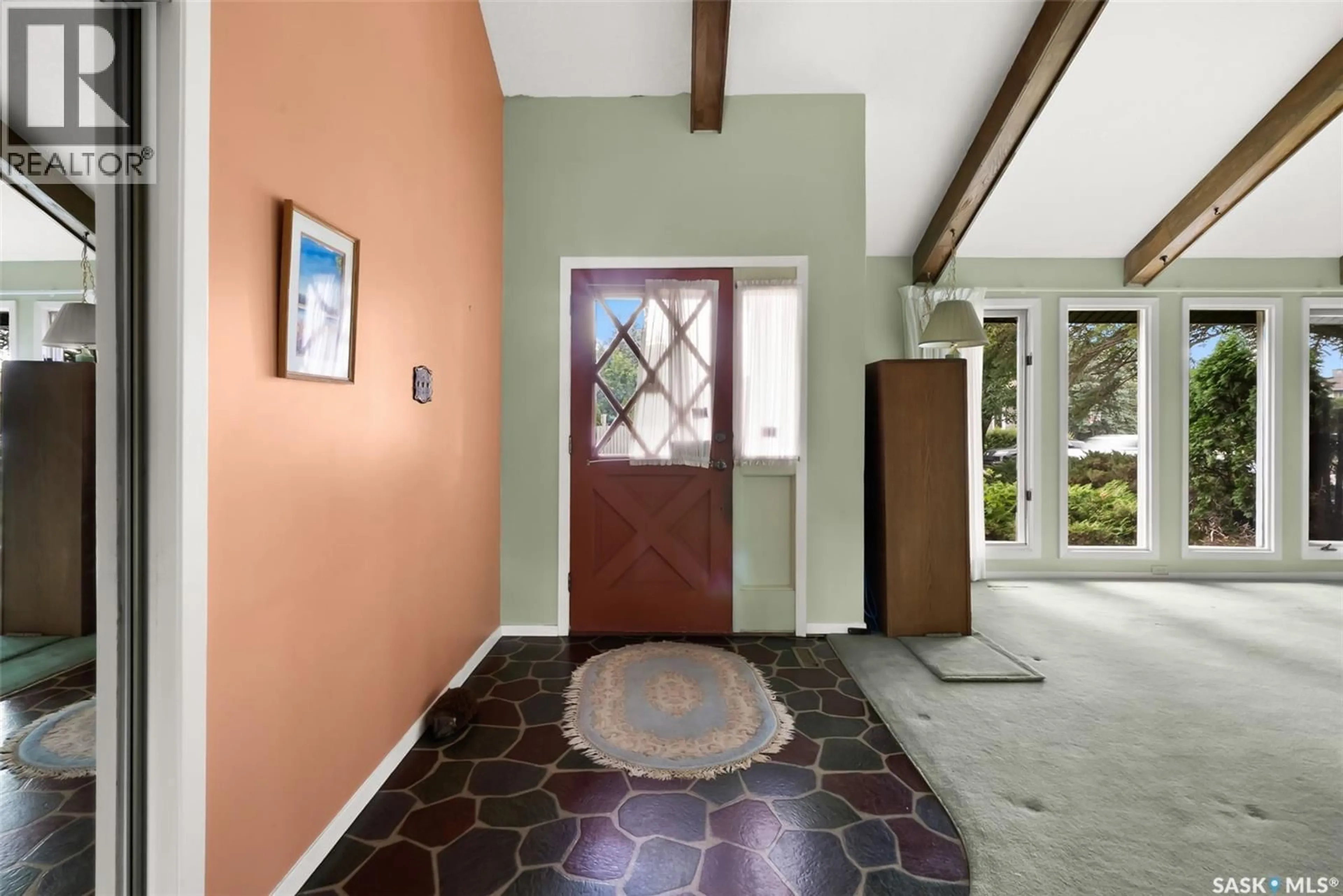 Indoor entryway for 4730 MCTAVISH STREET, Regina Saskatchewan S4S6N6