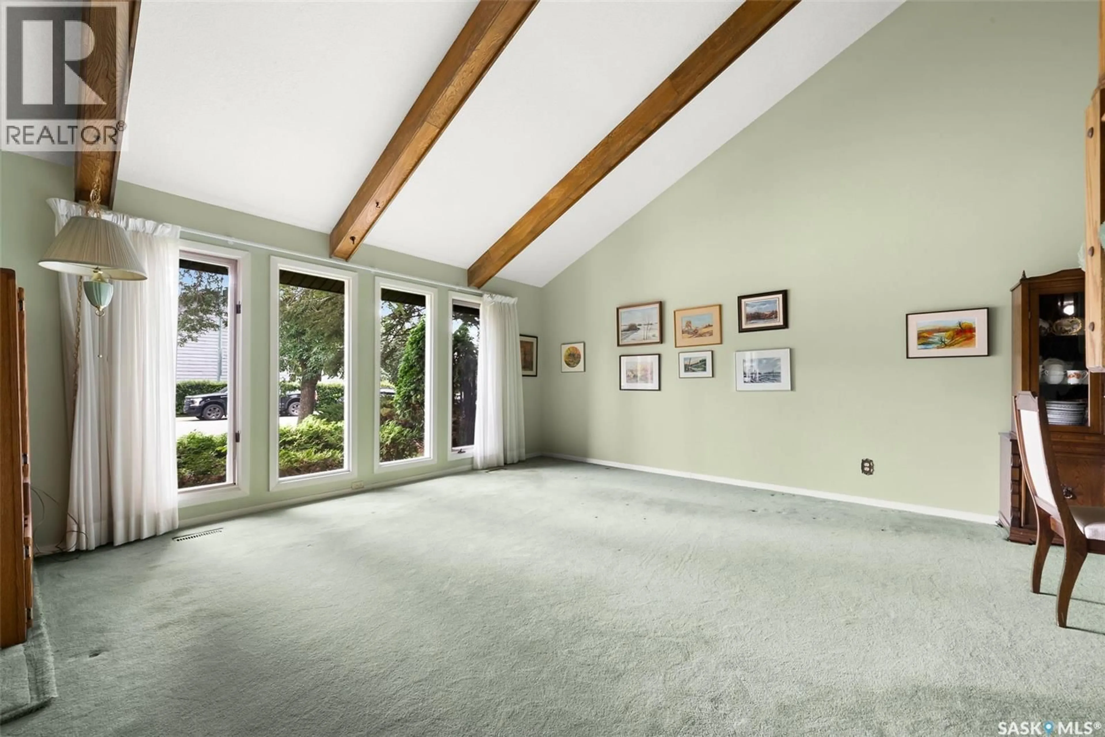 Indoor foyer for 4730 MCTAVISH STREET, Regina Saskatchewan S4S6N6