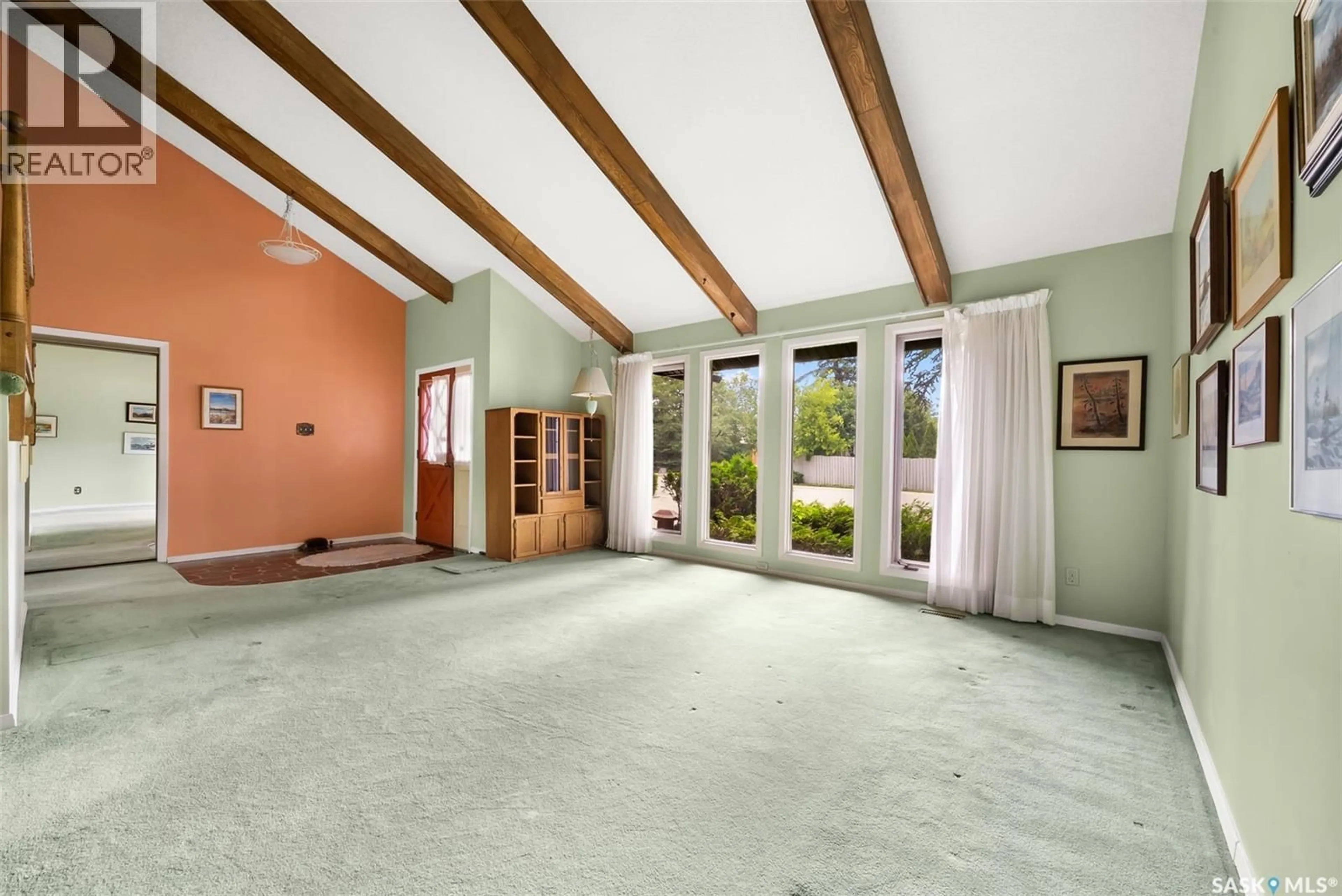 Indoor foyer for 4730 MCTAVISH STREET, Regina Saskatchewan S4S6N6