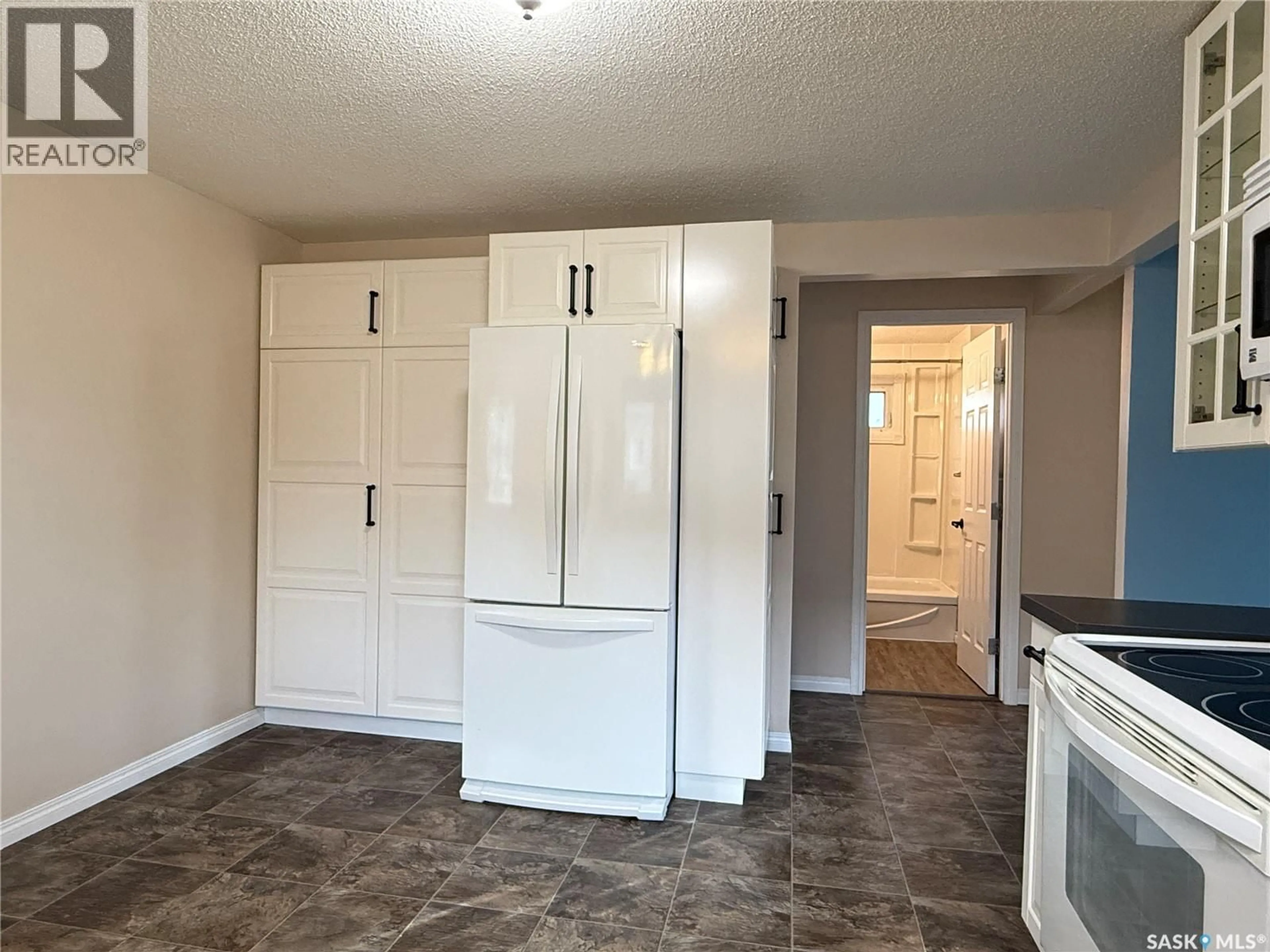 Standard kitchen, ceramic/tile floor for 359 4TH AVENUE, Melville Saskatchewan S0A2P0