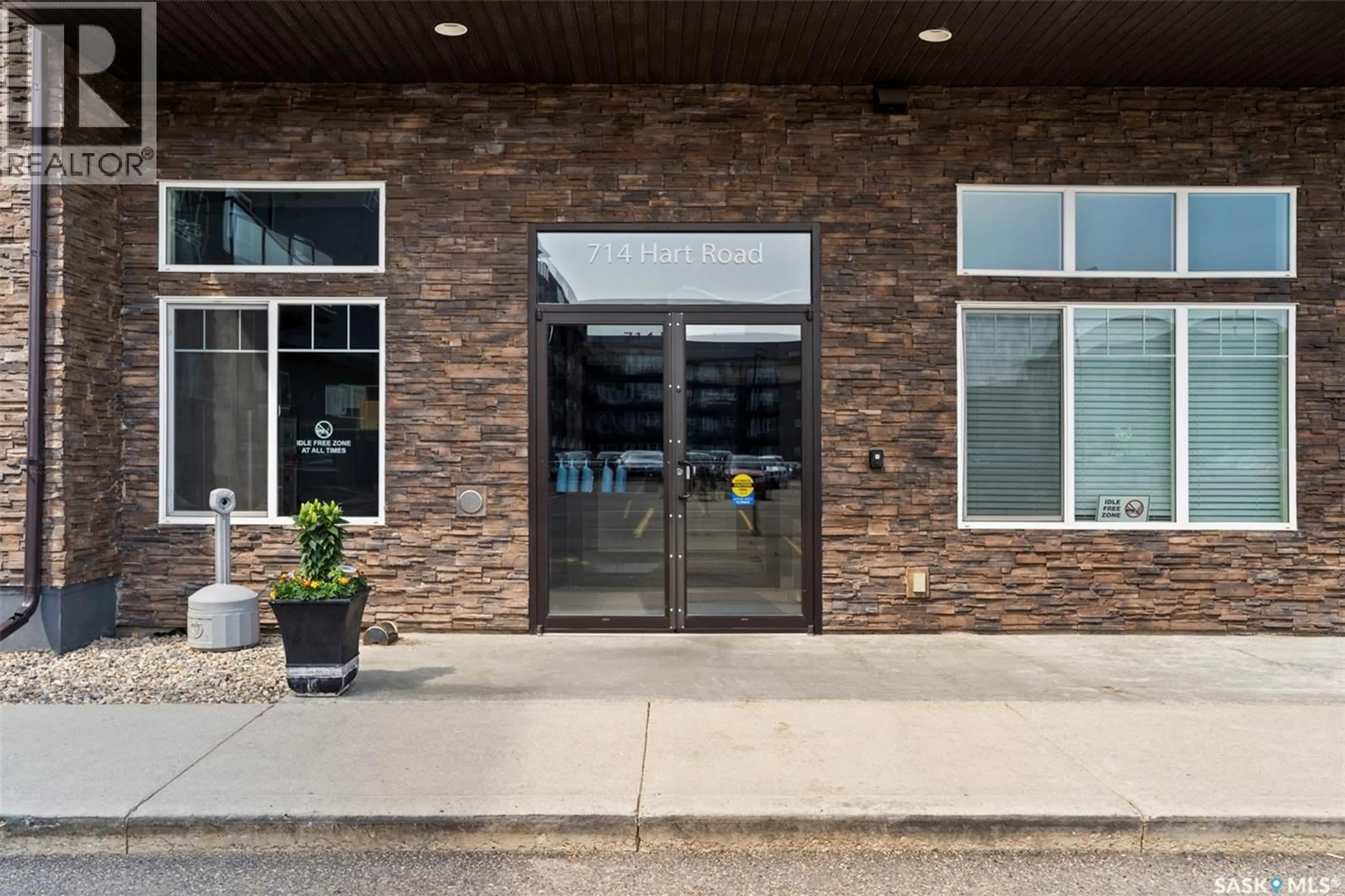 Indoor foyer for 310 714 HART ROAD, Saskatoon Saskatchewan S7M1L2