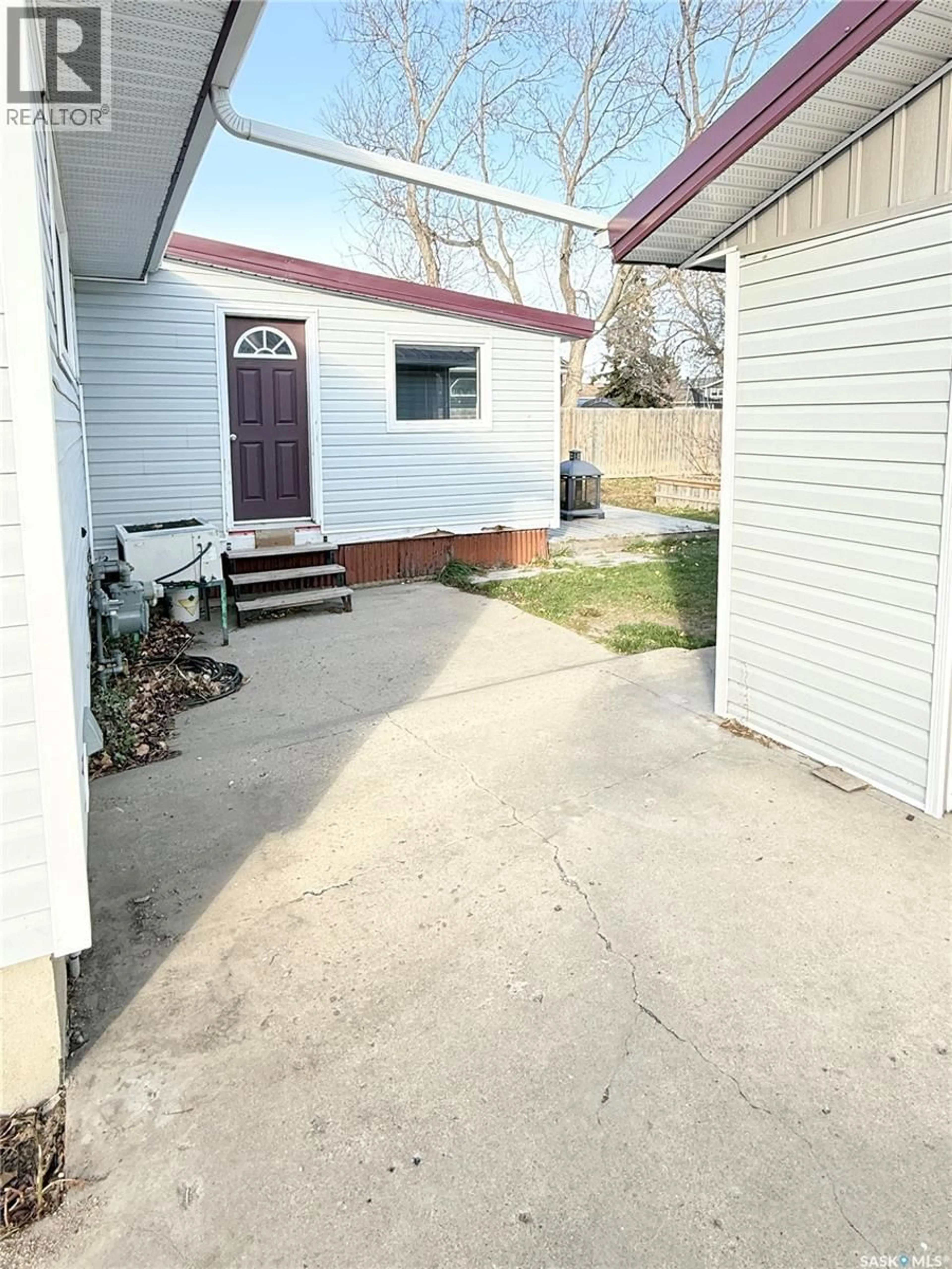 Patio, street for 216 ONSTAD CRESCENT, Weyburn Saskatchewan S4H2T2