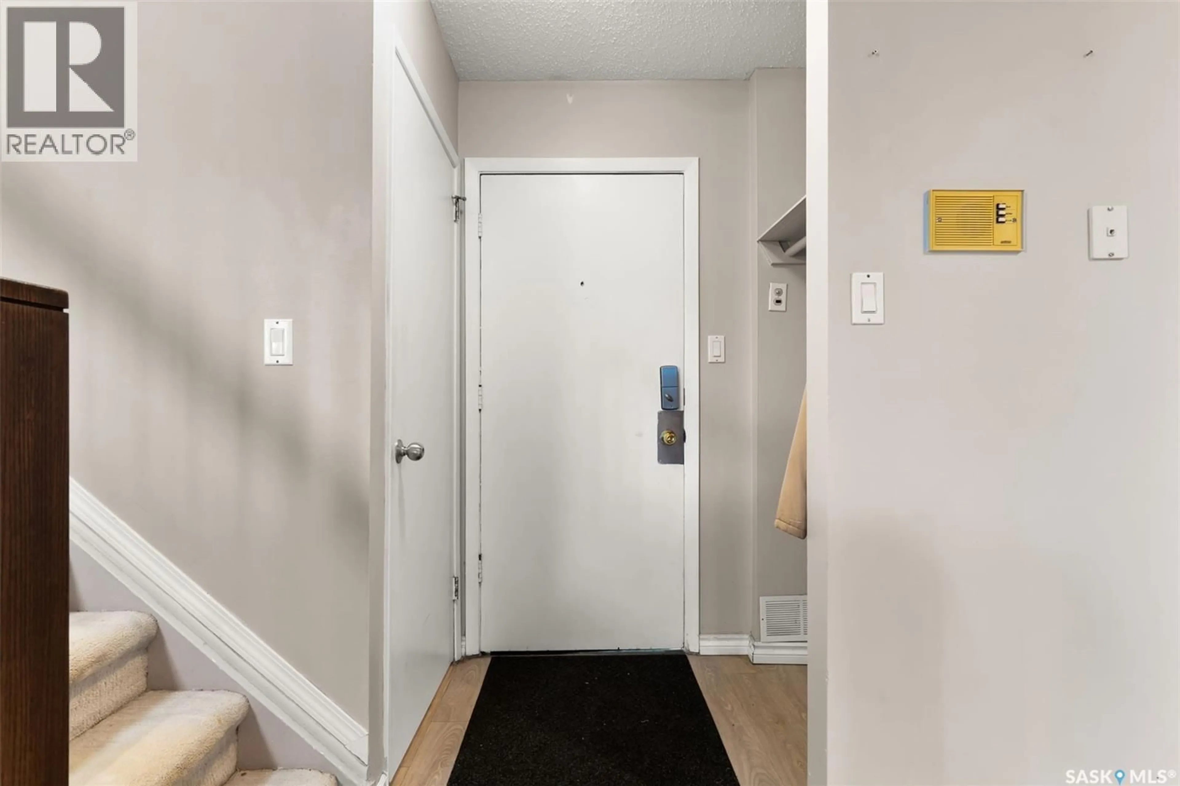 Indoor entryway for B - 4204 CASTLE ROAD, Regina Saskatchewan S4S4W1