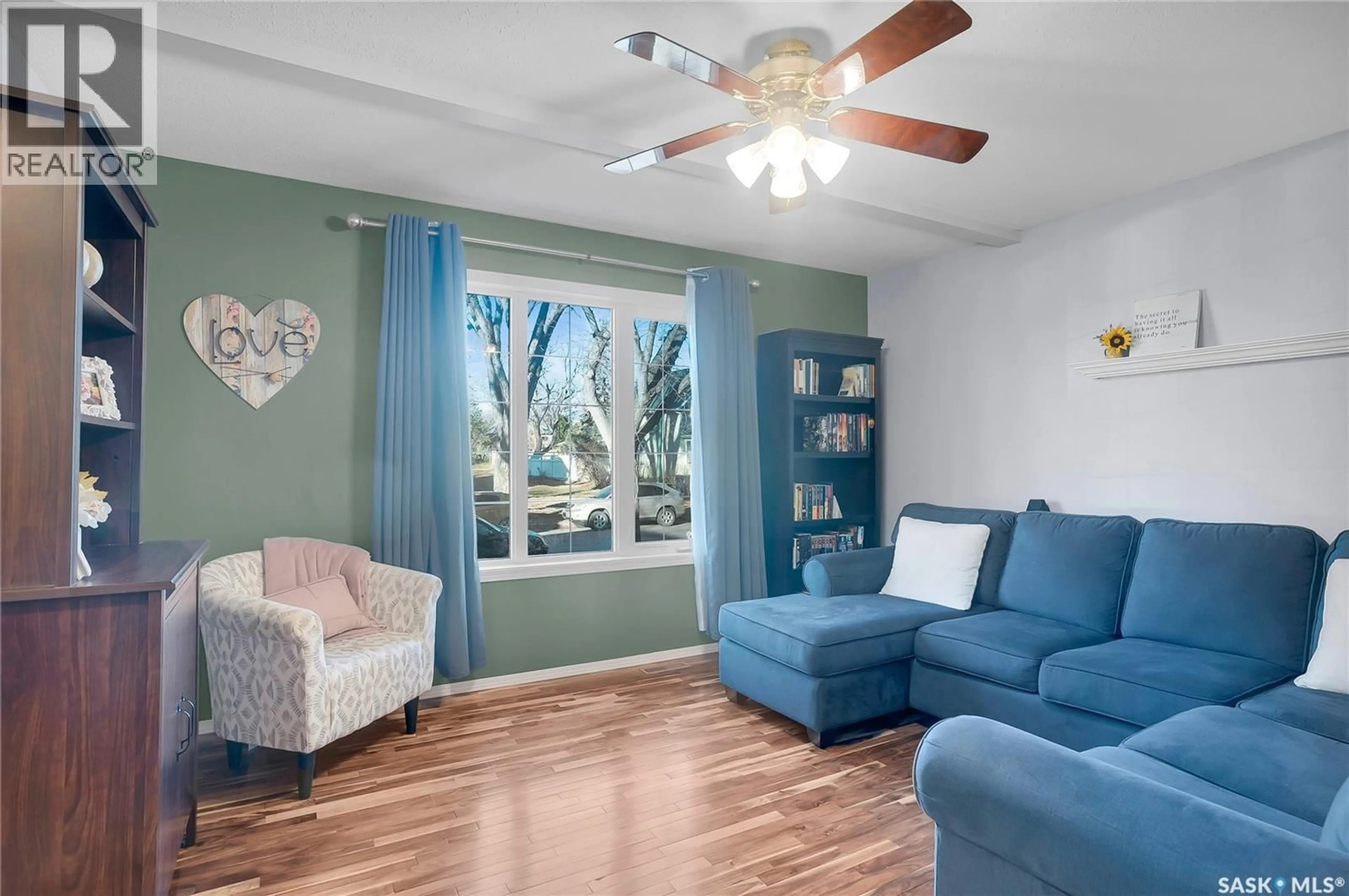 Living room with furniture, wood/laminate floor for 214 E AVENUE N, Saskatoon Saskatchewan S7L1R7