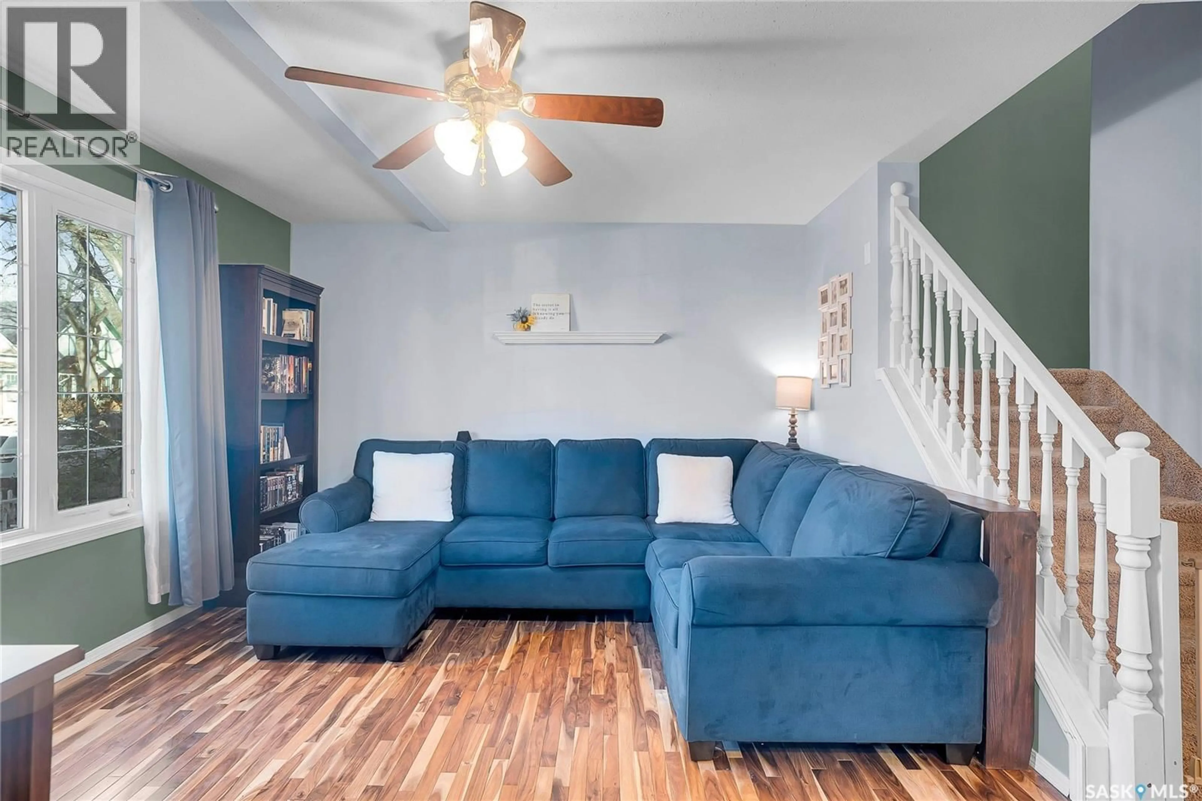 Living room with furniture, unknown for 214 E AVENUE N, Saskatoon Saskatchewan S7L1R7