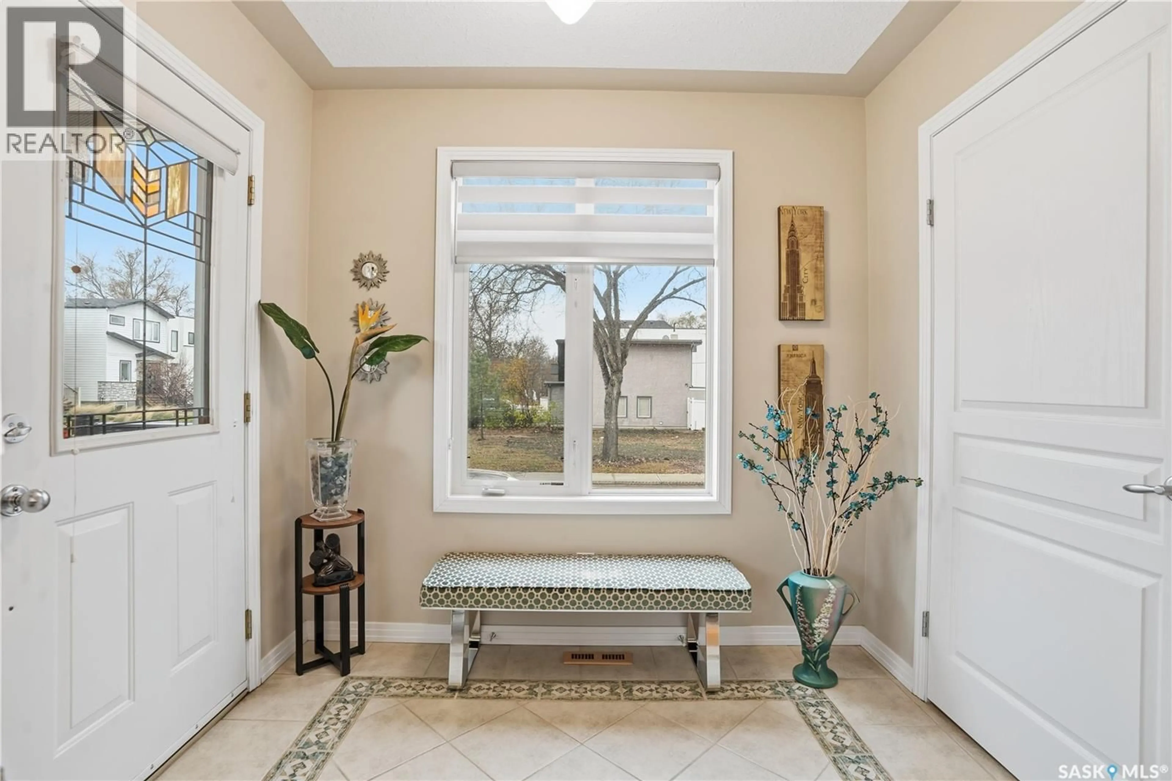 Indoor entryway for 2576 CAMERON STREET, Regina Saskatchewan S4T2W3