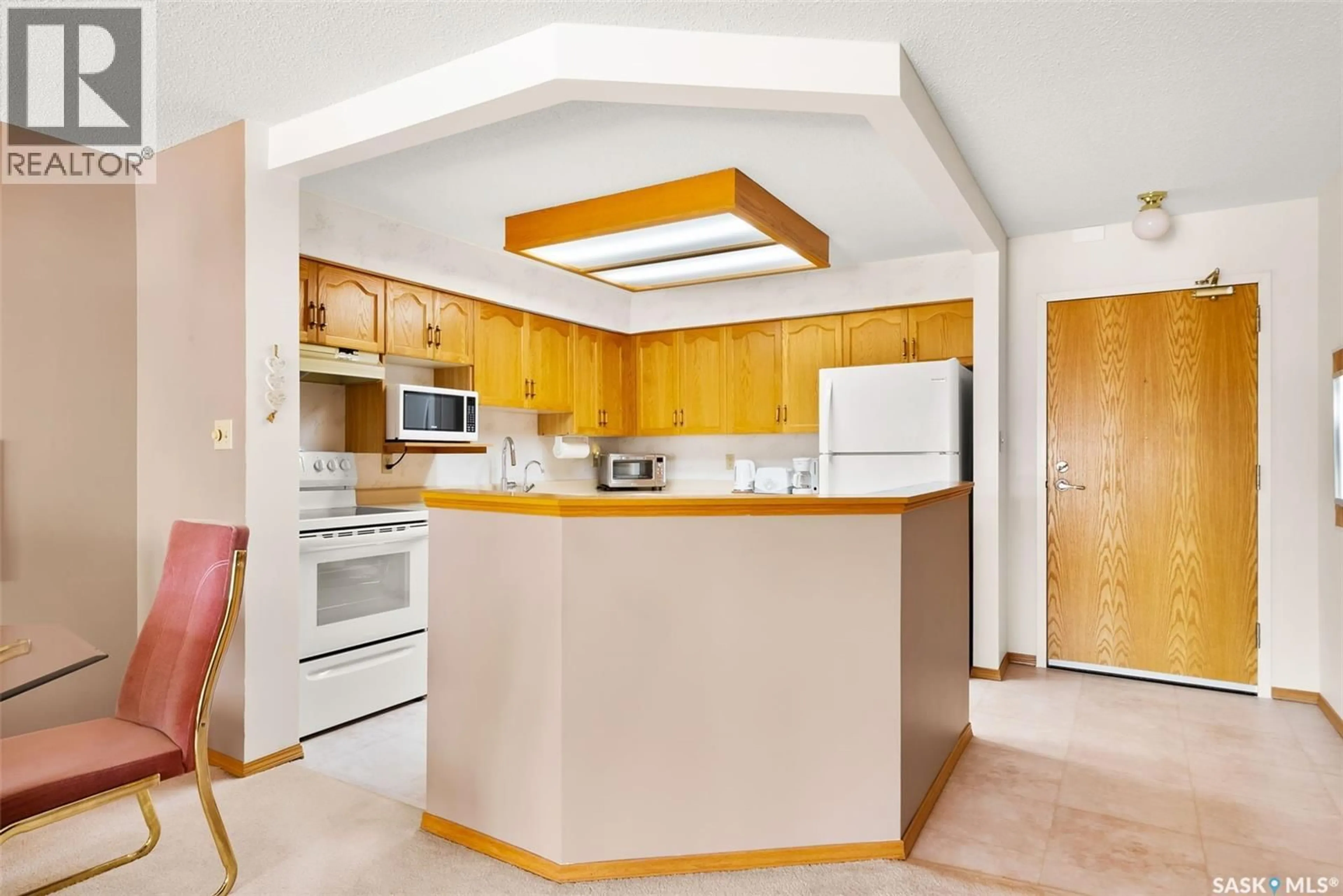 Standard kitchen, unknown for 207 - 960 ASSINIBOINE AVENUE, Regina Saskatchewan S4V2P8