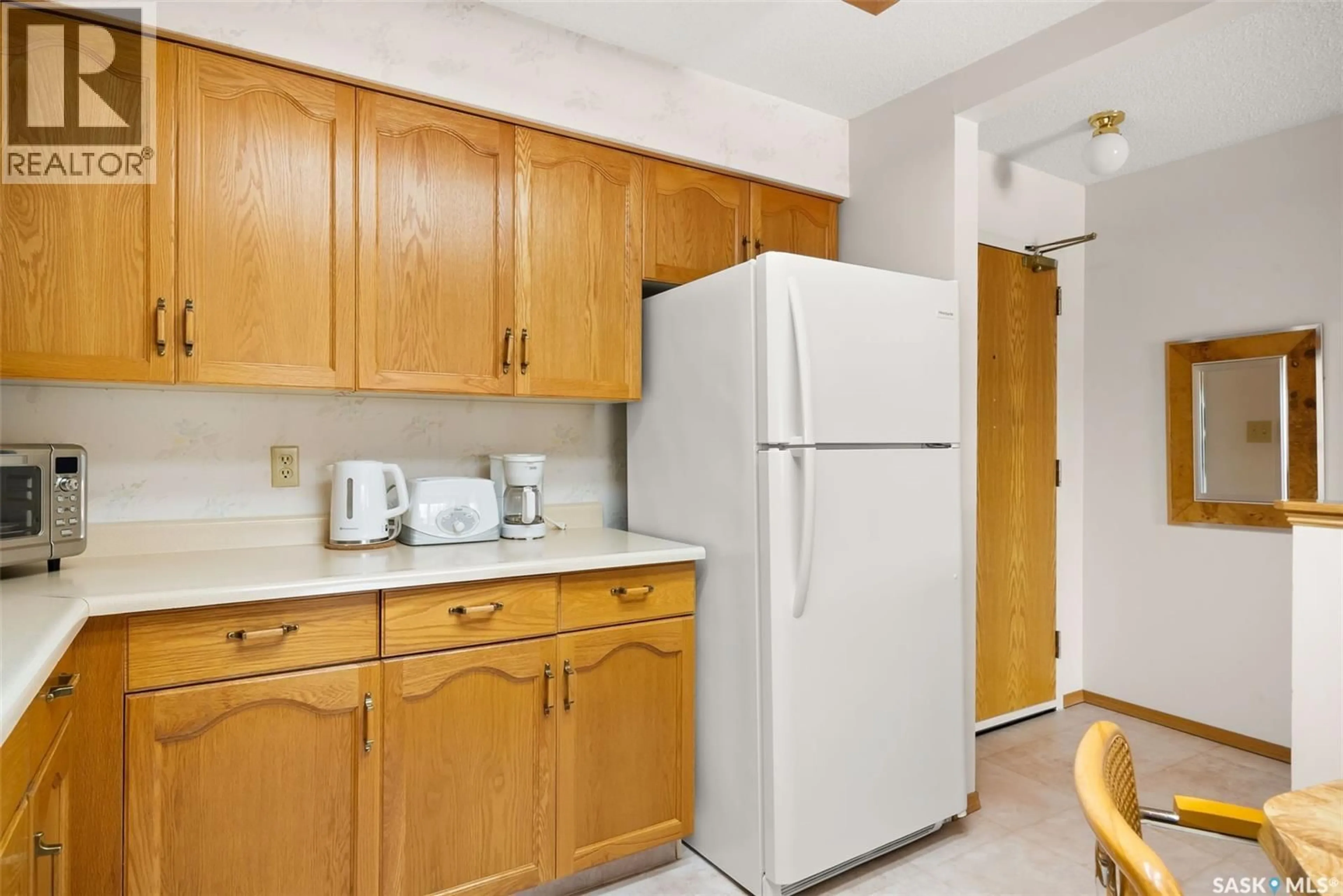 Standard kitchen, unknown for 207 - 960 ASSINIBOINE AVENUE, Regina Saskatchewan S4V2P8