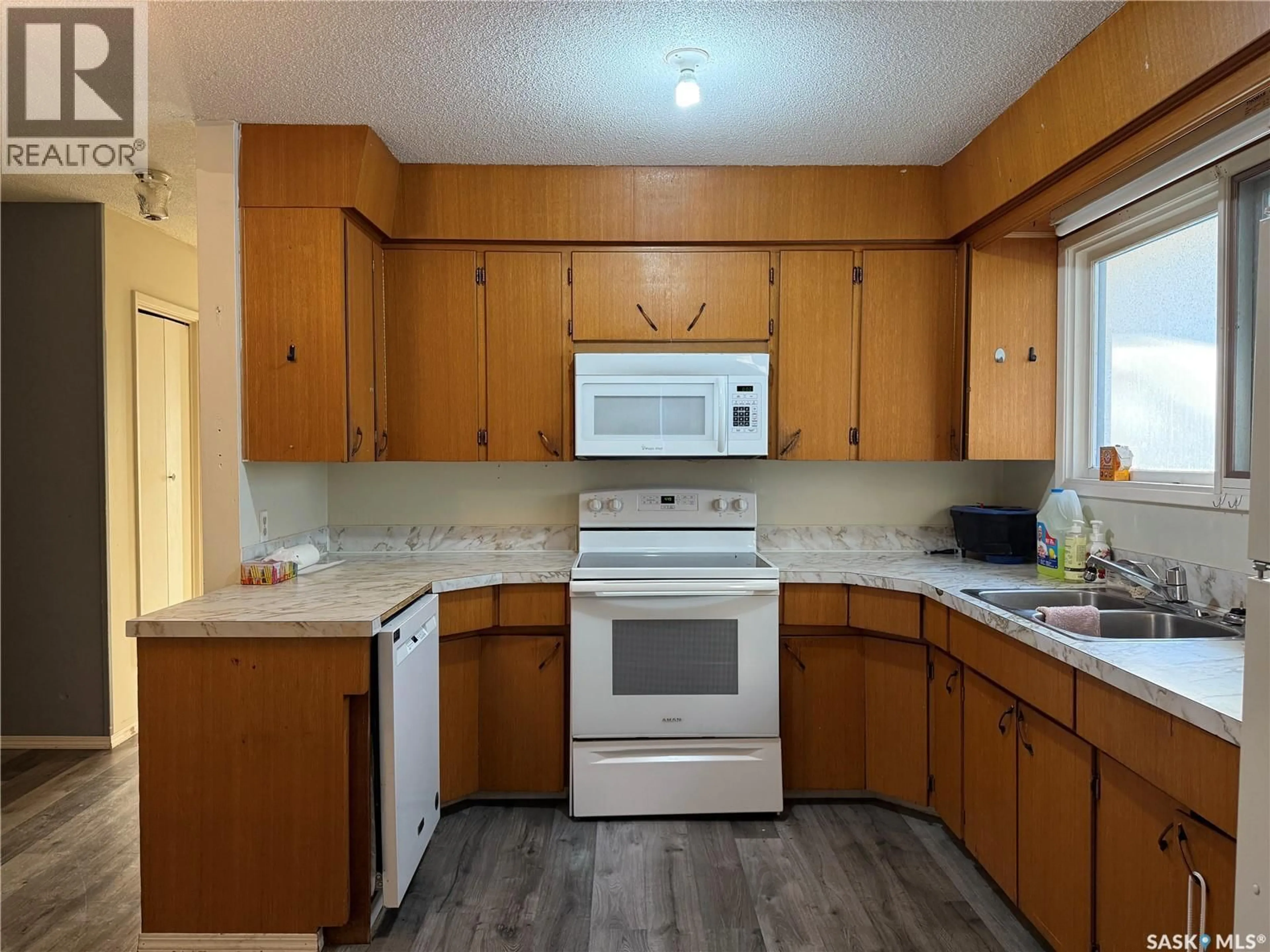 Standard kitchen, unknown for 806 CENTRE STREET, Meadow Lake Saskatchewan S9X1G3