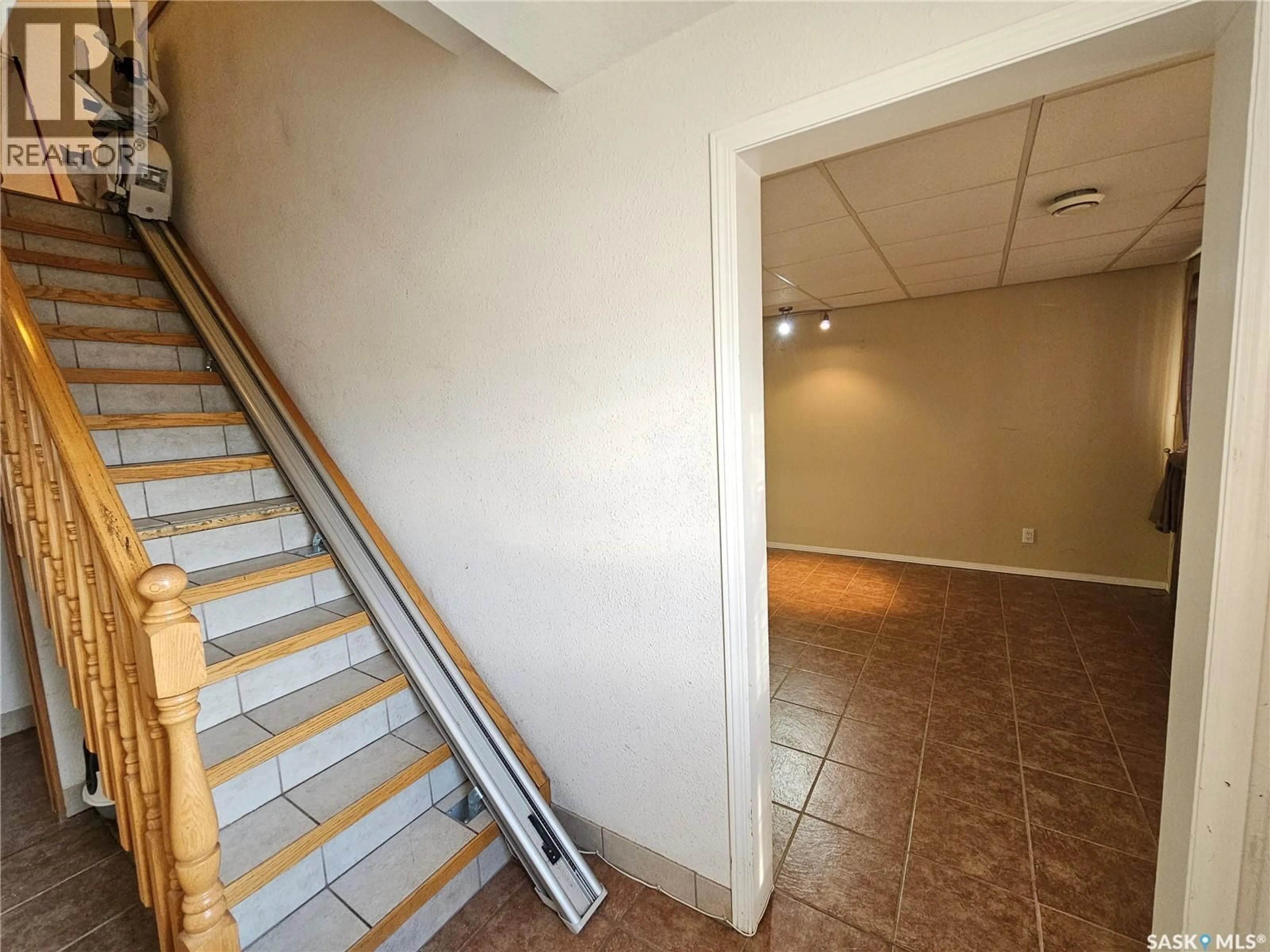 Indoor foyer for 807 3RD AVENUE, Meadow Lake Saskatchewan S9X1A2